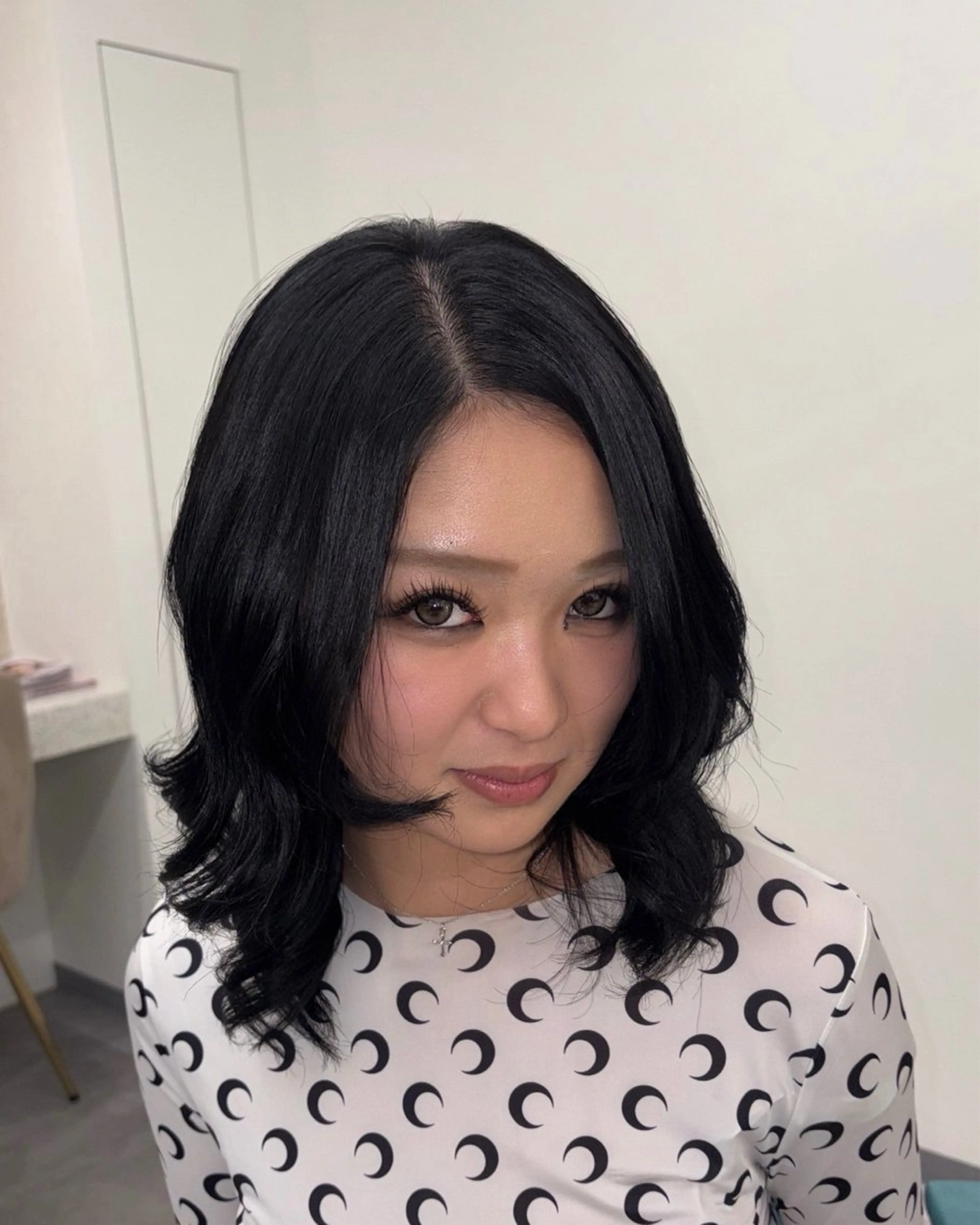 ミディアム くびれヘア ヘアカラー ［Elsa元町］ 城内譲のヘアスタイル