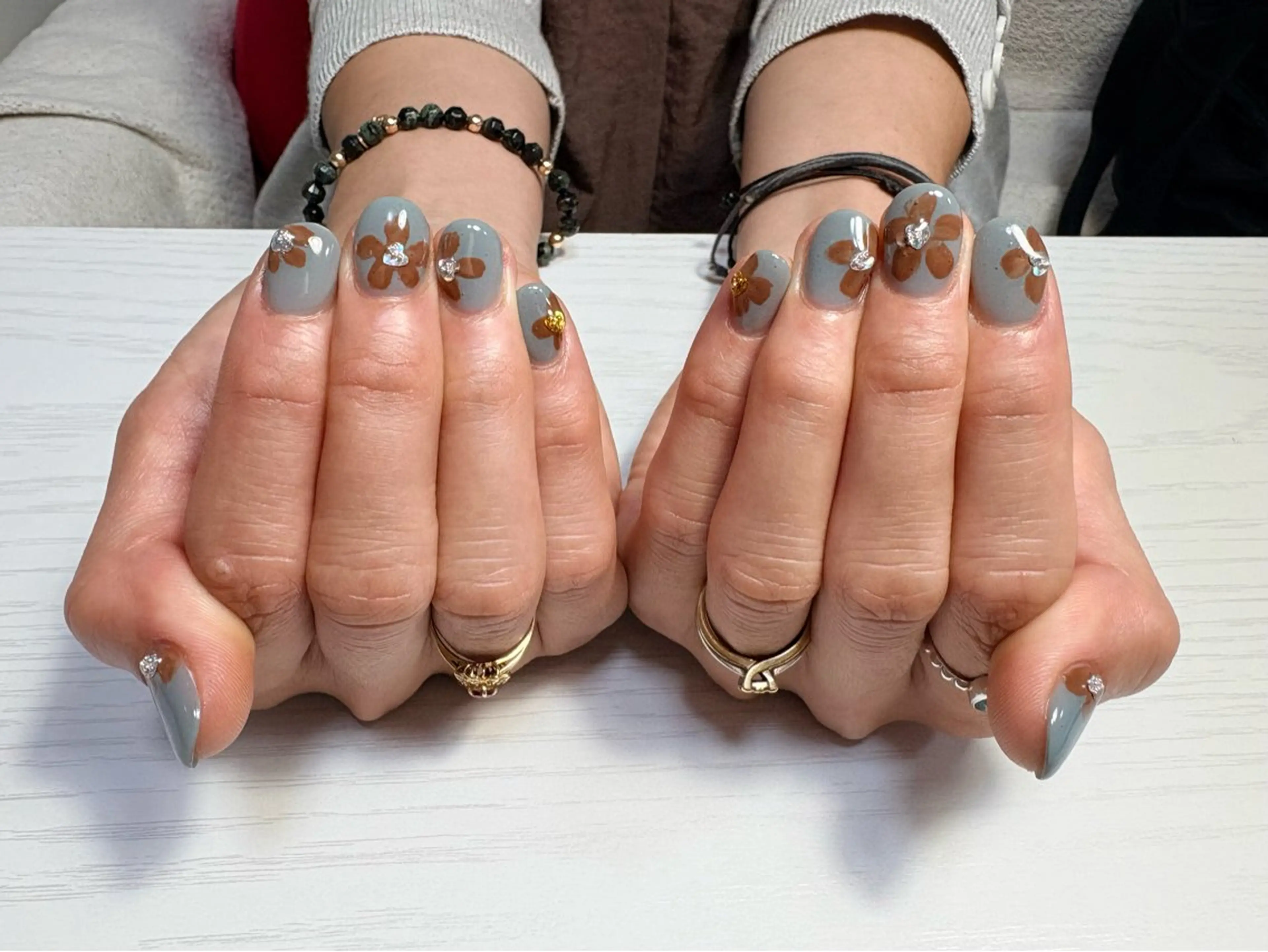 ネイル フットネイル ジェルネイル ラメ(グリッター) マグネットネイル 持ち込み ハンドネイル ハンドケア ♡Bivi♡自爪に 優しいネイルサロンのネイルデザイン