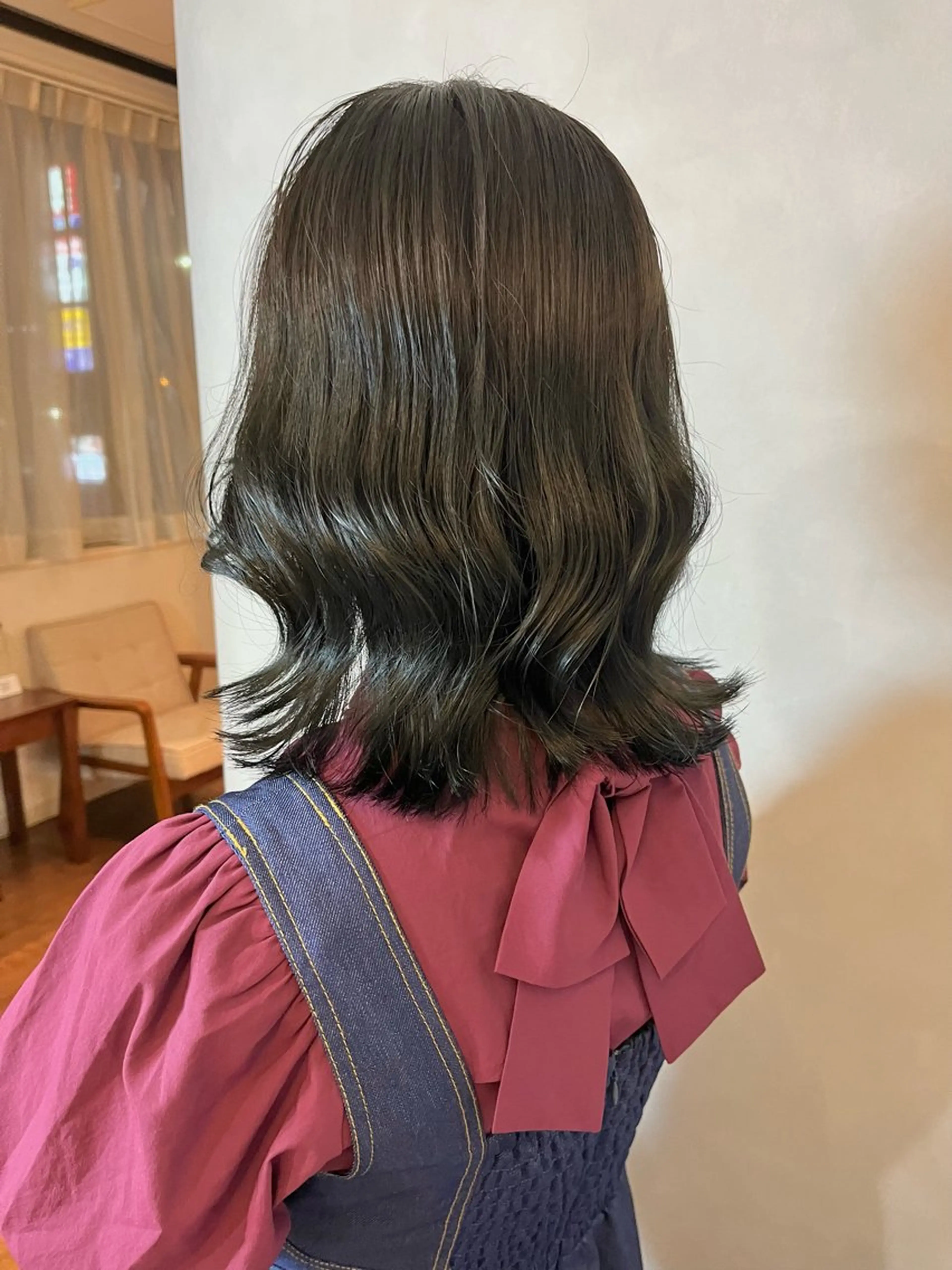 ミディアム カラー ブラウンカラー オリーブブラウン 栗本 栞のヘアスタイル