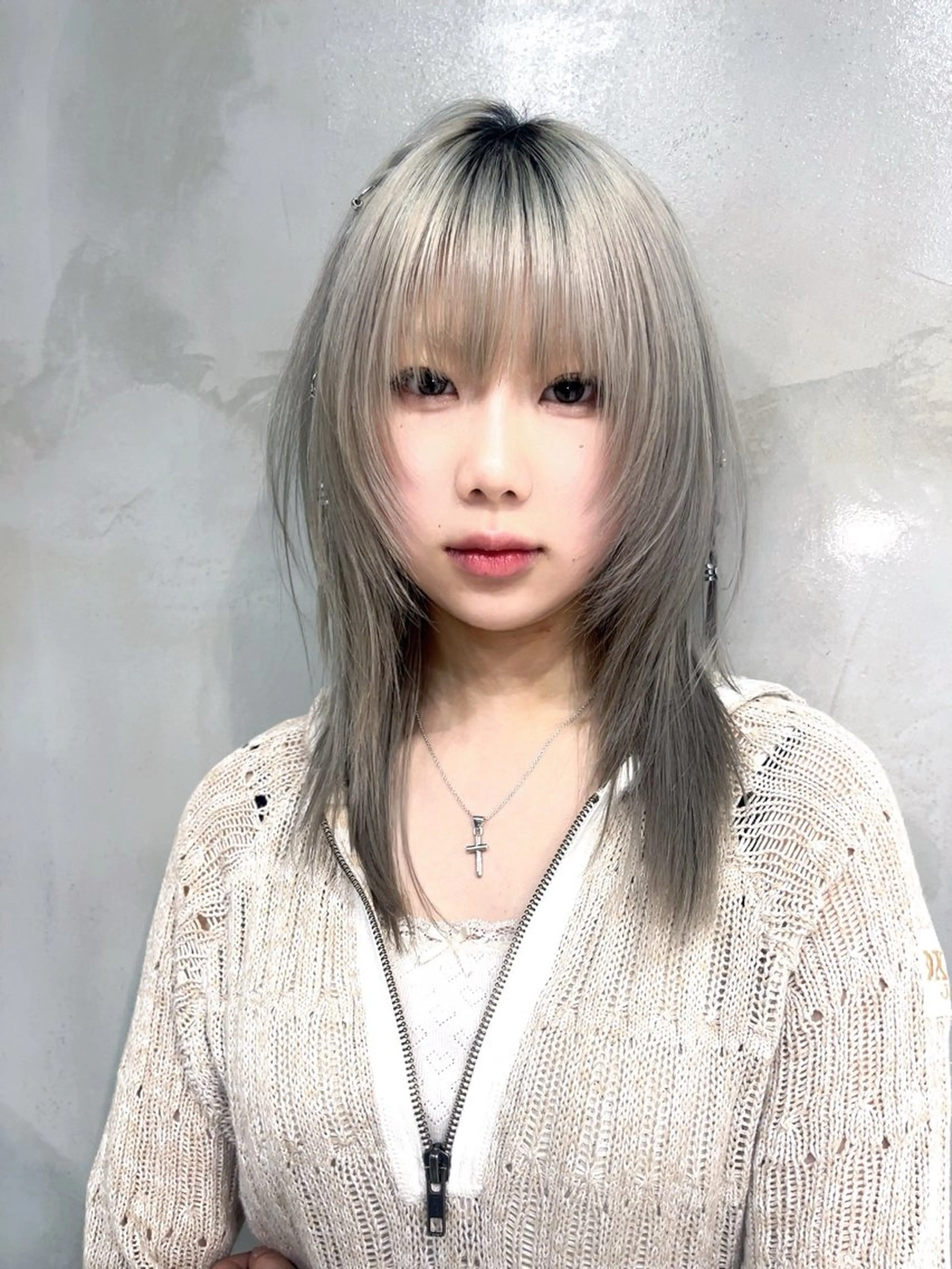 ミディアム 韓国風ヘア レイヤーカット シャギー カット Airi 韓国y2k ボブパーマのヘアスタイル