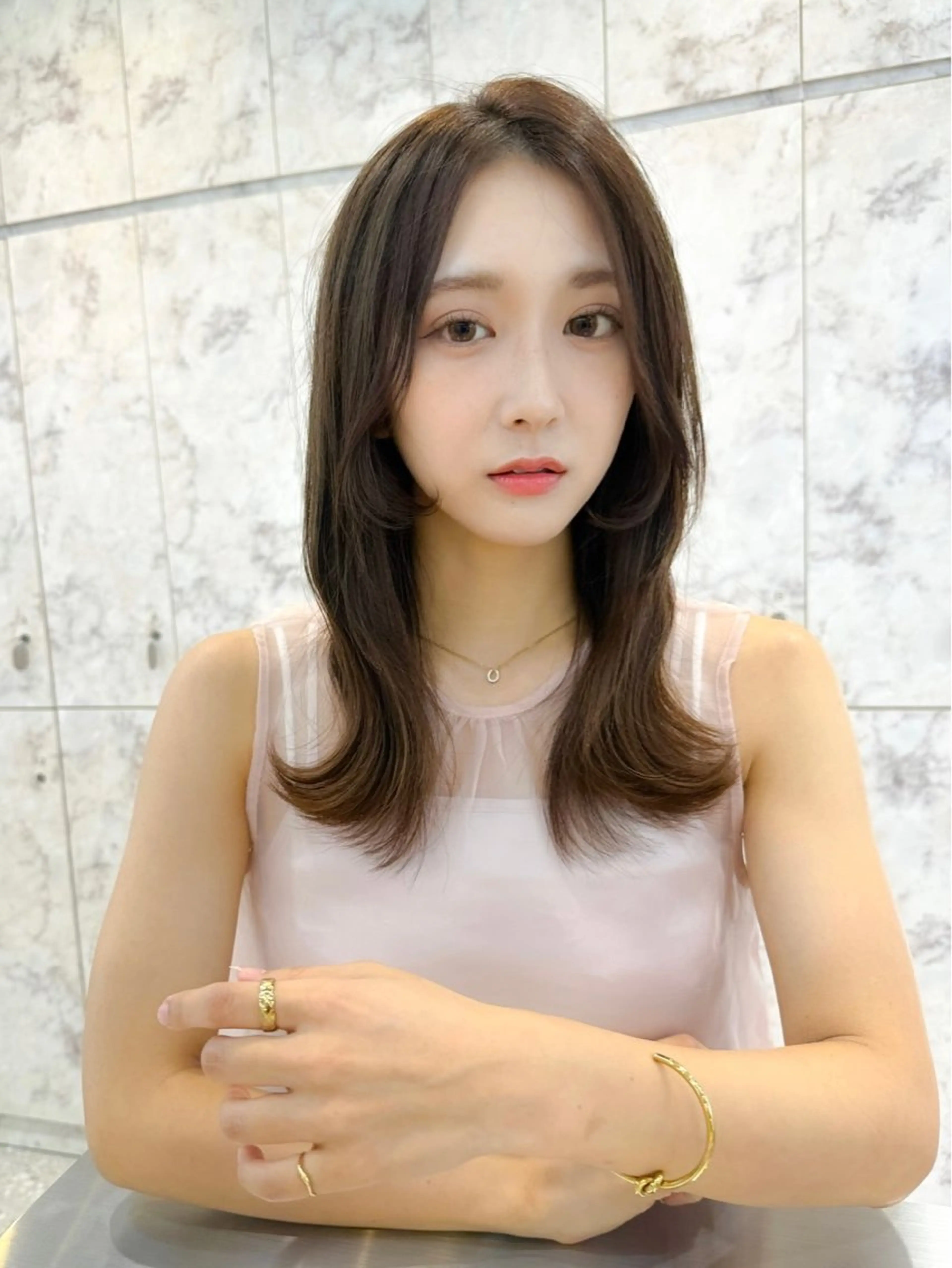 ミディアム カラー カット ヘアカラー トリートメント ヘッドスパ 髪質改善/韓国ヘア レイヤー/新宿/ロミのヘアスタイル