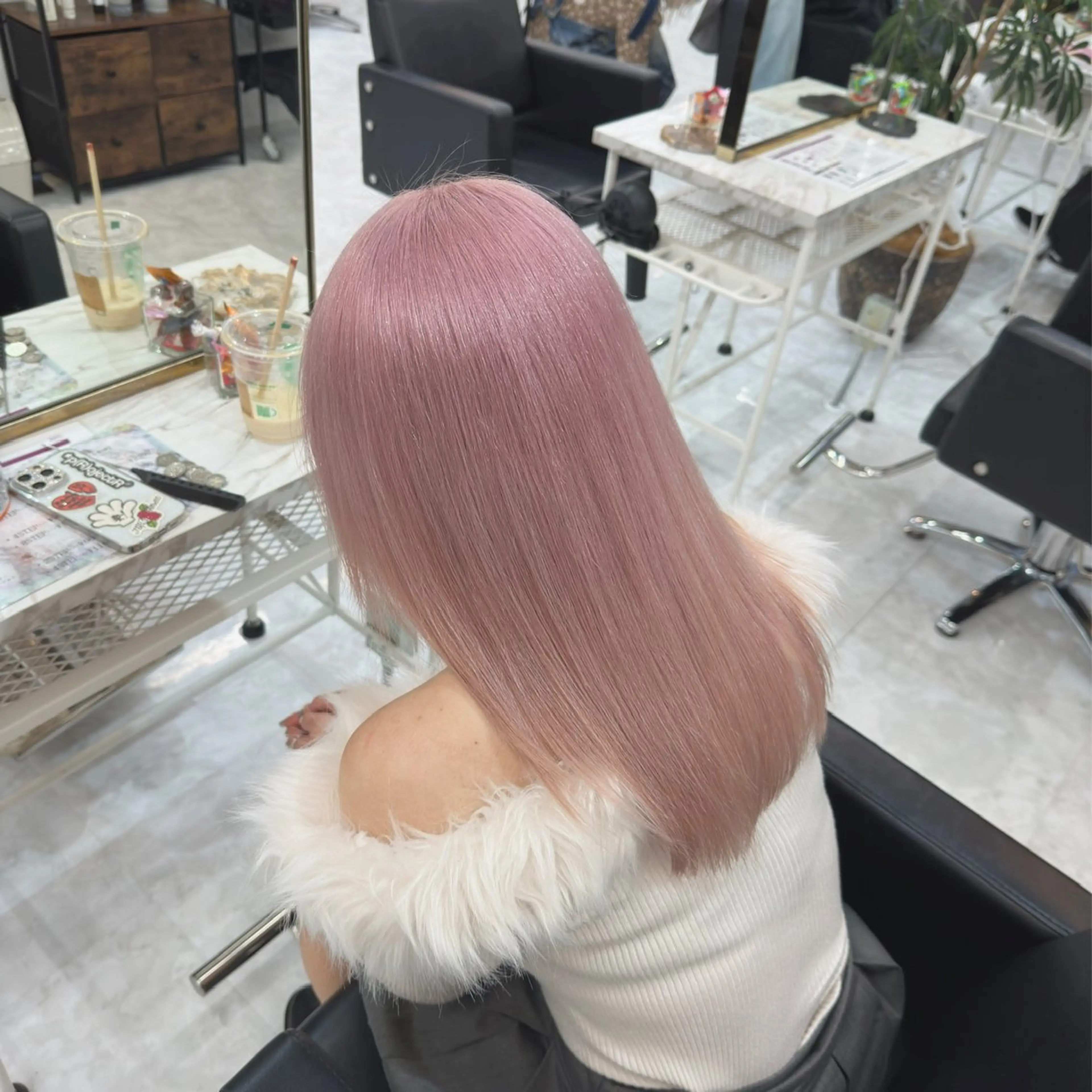 セミロング カラー ピンクカラー ホワイトピンク ヘアカラー トリートメント 💎艶々ハイトーン MOE💍🤍のヘアスタイル