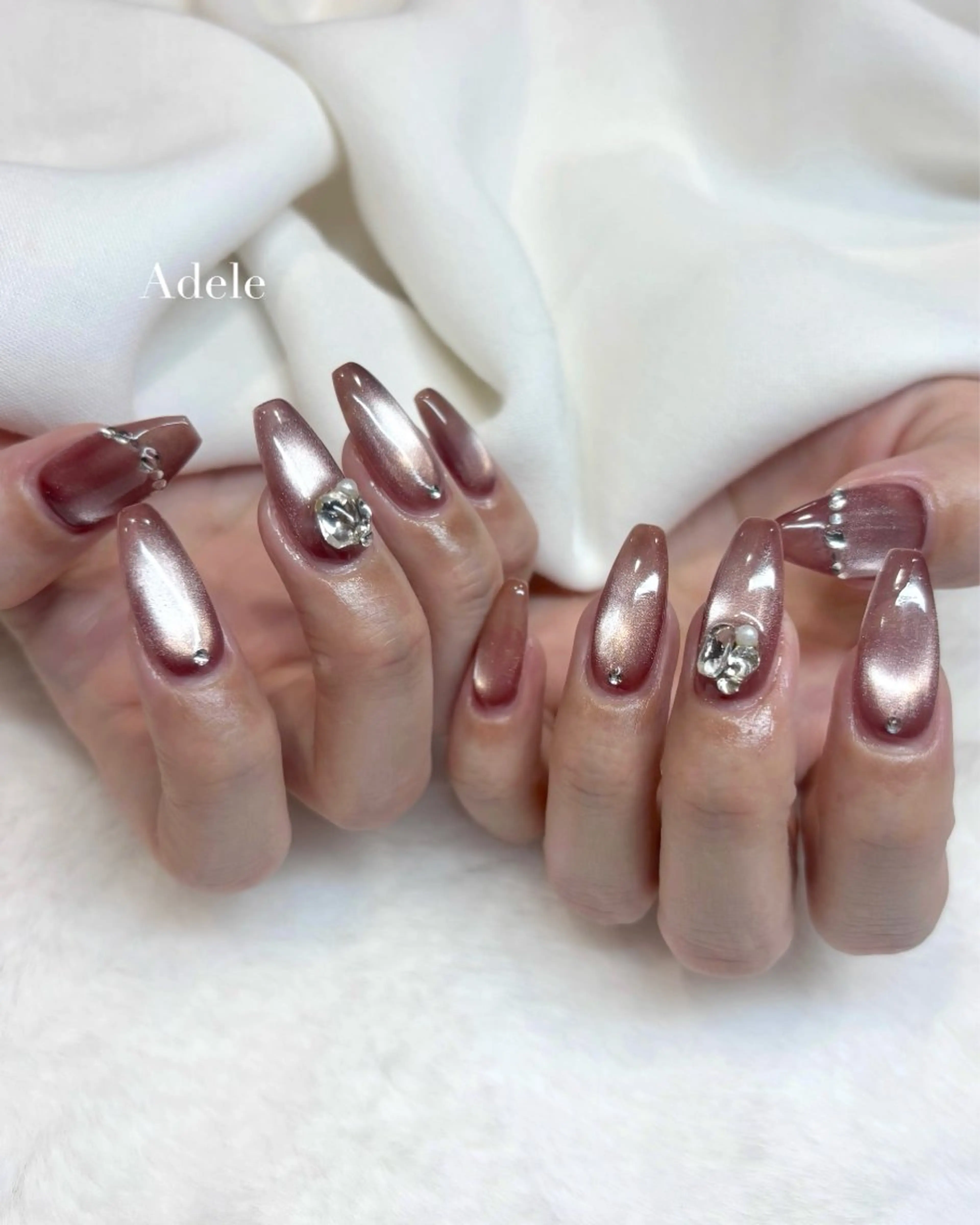 ネイル マグネットネイル マグネットワンカラー ワンカラーネイル ストーンネイル ハンドネイル Adele saraのネイルデザイン