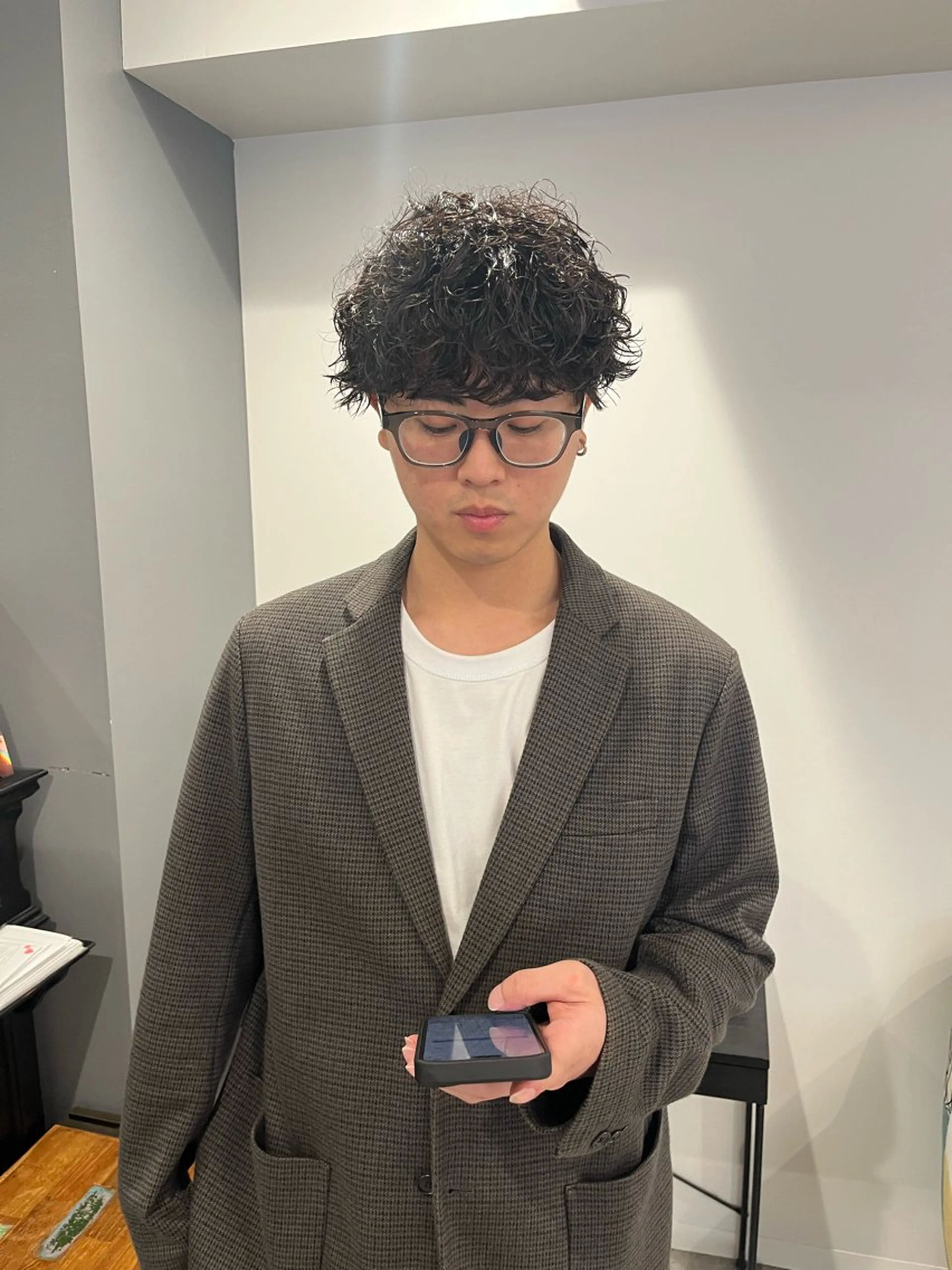 パーマ メンズ センターパート フェザーパーマ カルマパーマ マッシュ メンズパーマ りんと/天神/カット モデル募集/艶カラーのヘアスタイル