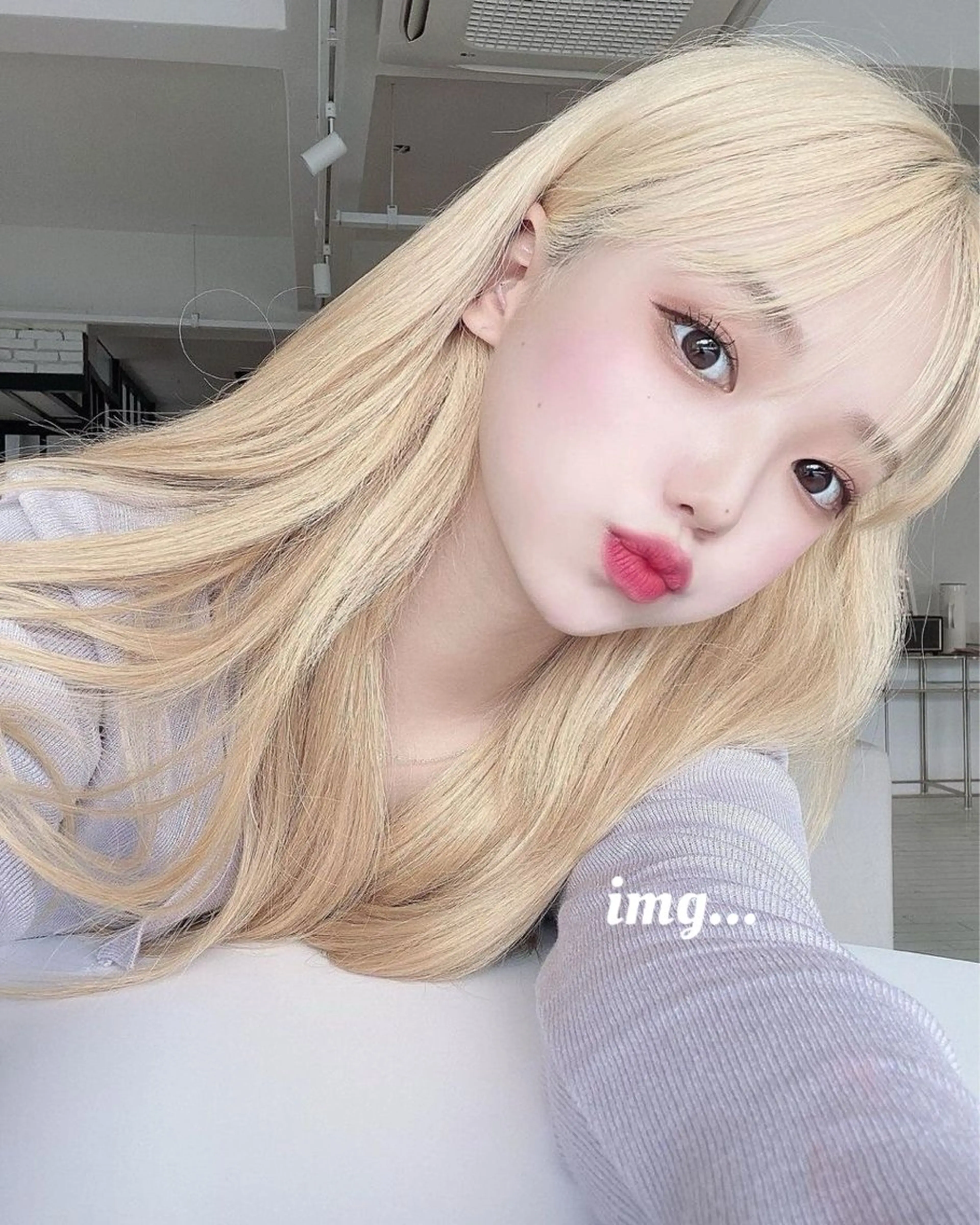 ロング カラー ハイトーン/ベージュ デザイン/りくとのヘアスタイル