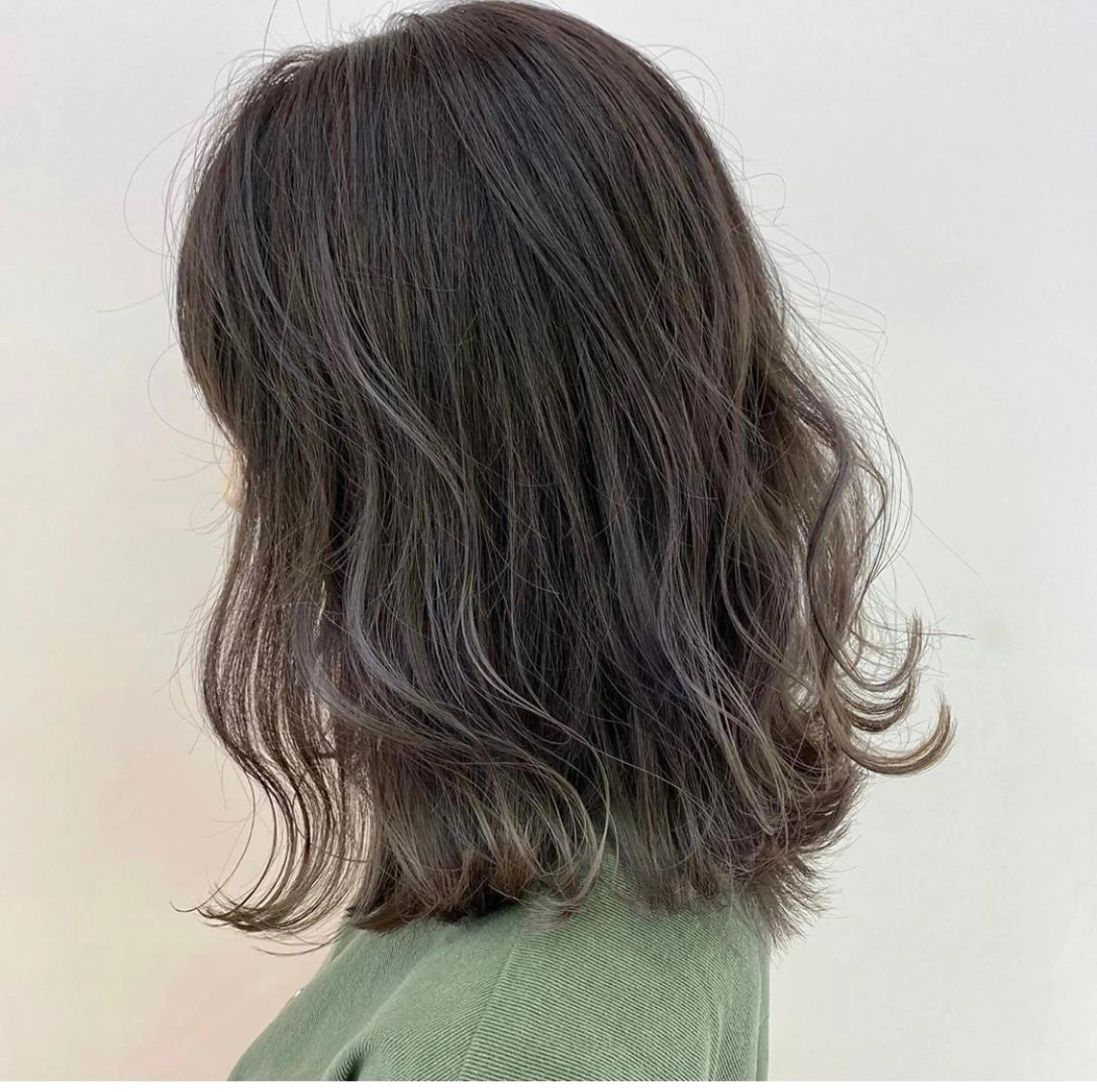 セミロング アダチ コウスケのヘアスタイル