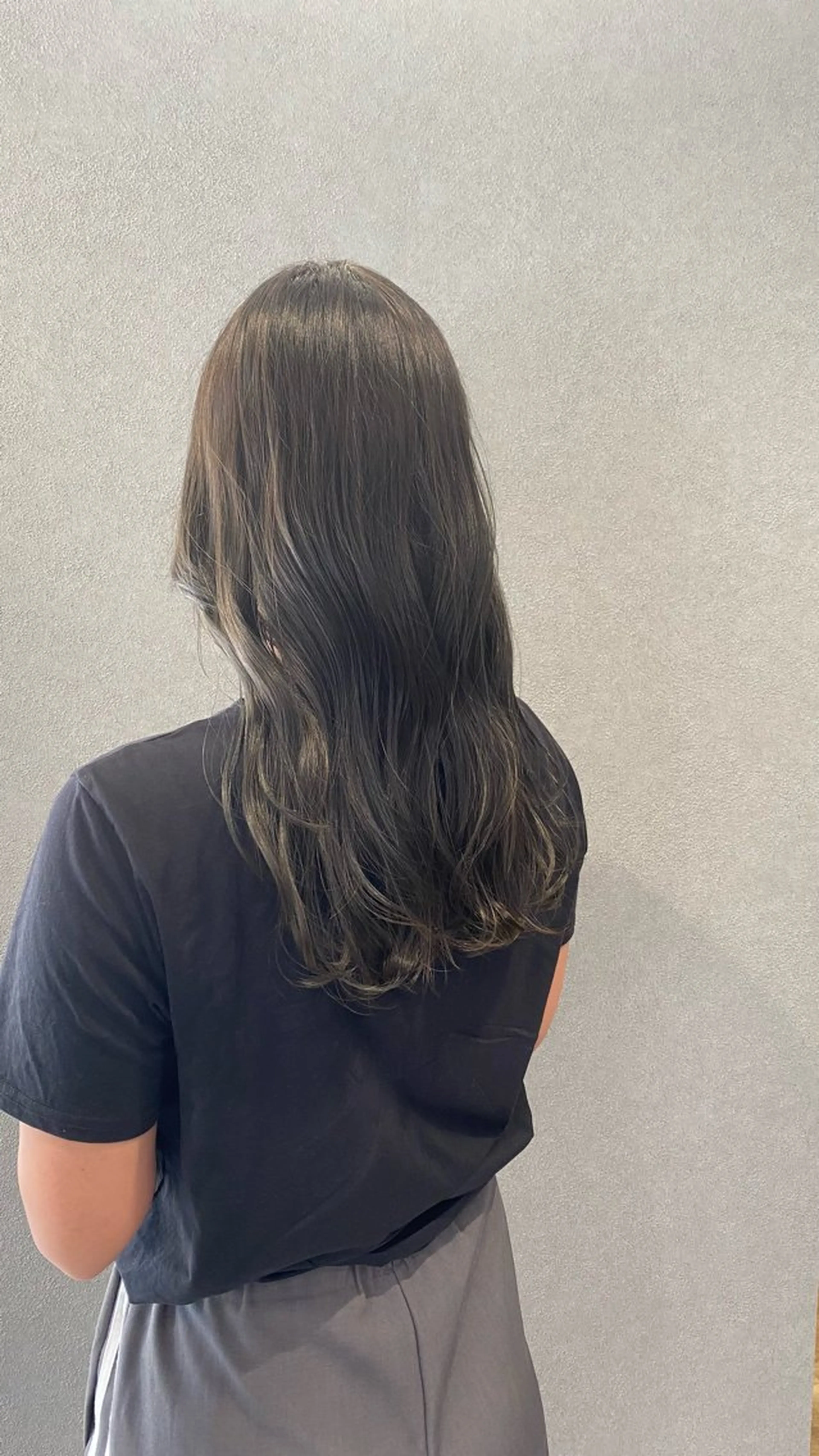 セミロング カラー グレージュ Chouette .ayakaのヘアスタイル