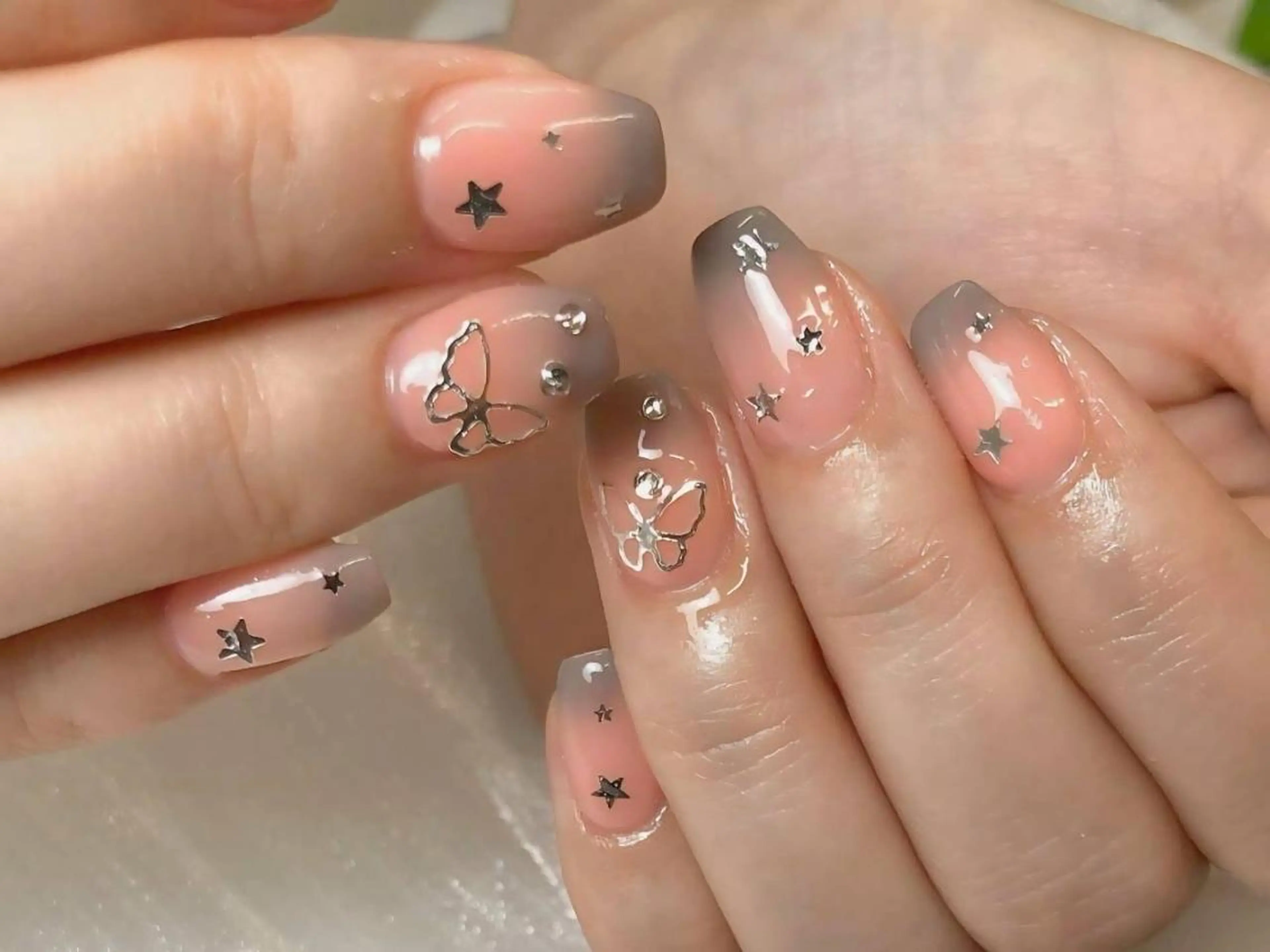 ネイル ジェルネイル 韓国ネイル マグネットネイル 持ち込み オフィスネイル ハンドネイル Nails by AN.*✧のネイルデザイン