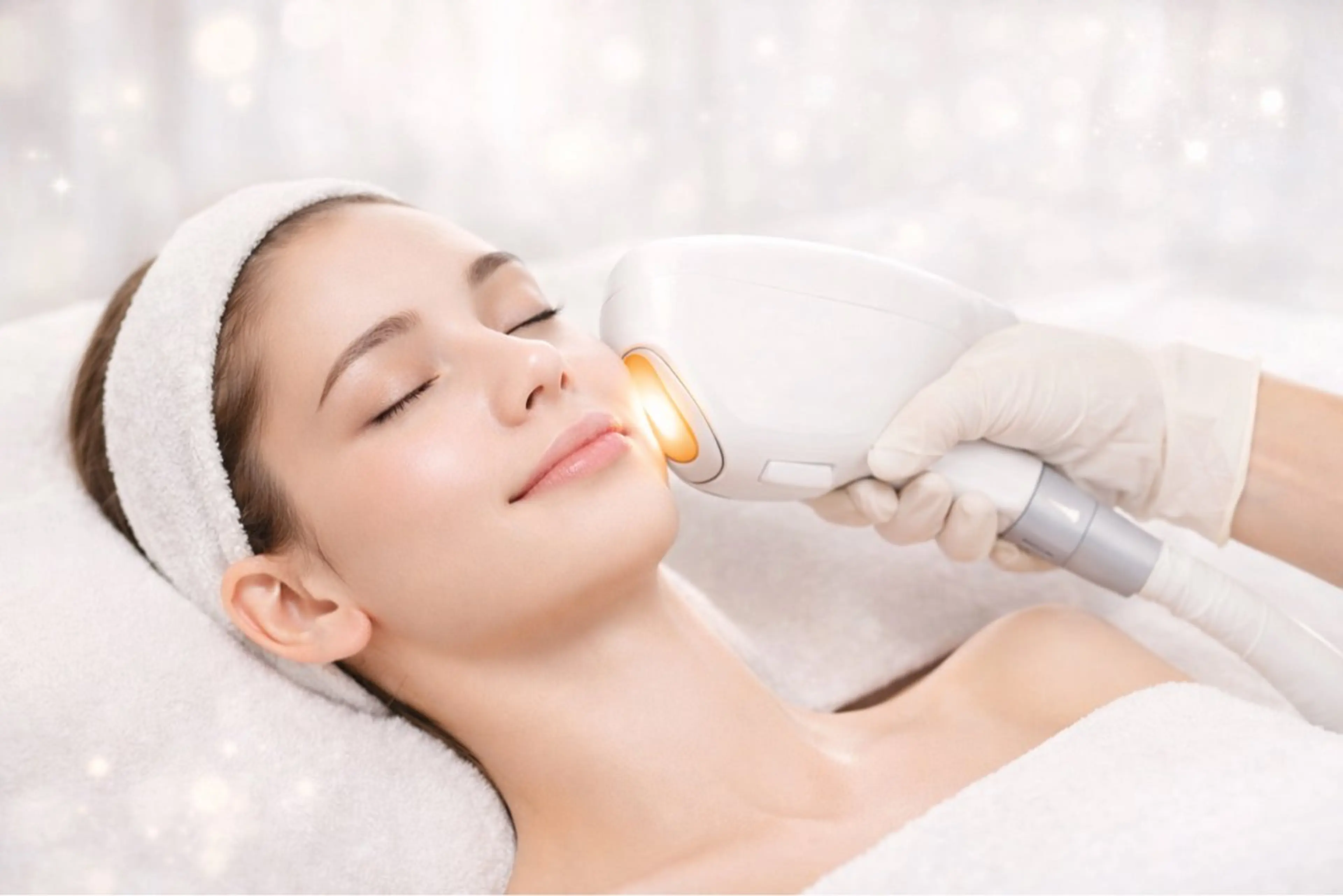 光フェイシャル+美容液導入(エレクトロポレーション)の写真