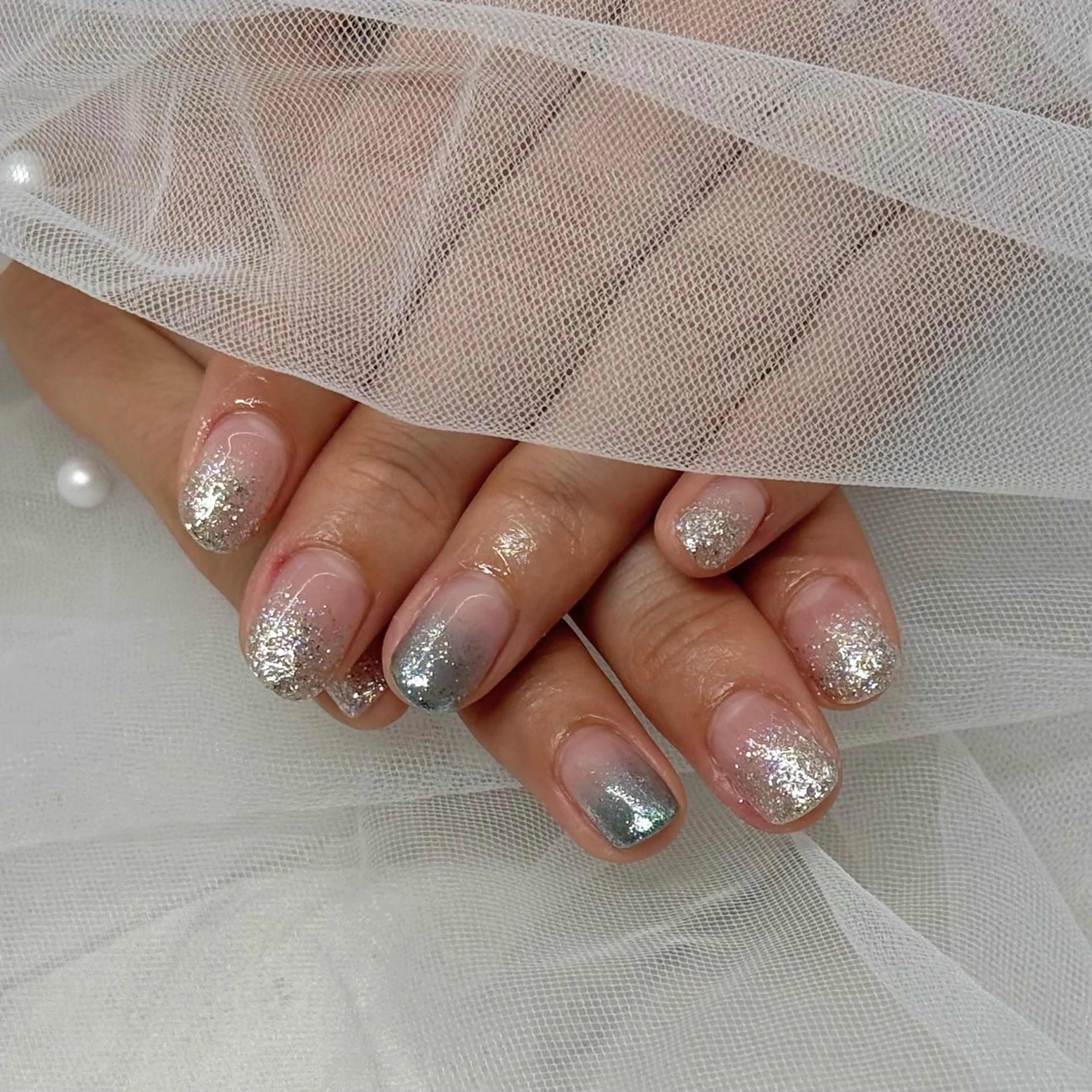 ネイル グラデーション キラキラネイル ラメ(グリッター) ラメグラデーション ハンドネイル salone Regina 【サローネ　レジーナ】所属・Regina Marinaのネイルデザイン