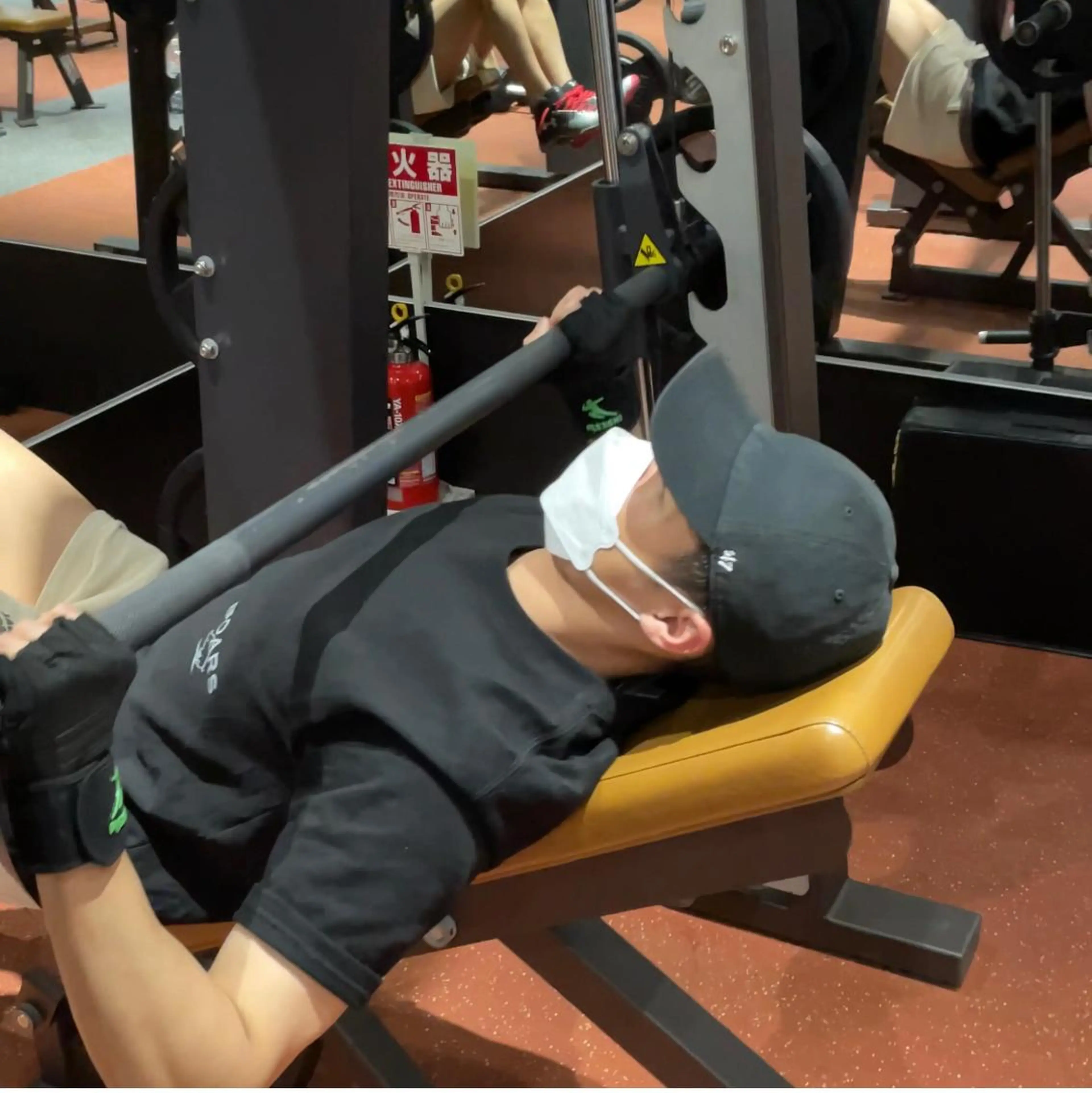 ショート カラー パーマ ヘアアレンジ メンズ キッズ ネイル マツエク・マツパ アイブロウ メンズアイブロウ 眉毛ワックス脱毛 メンズネイル 脱毛サロン KAvanceのエステ・リラクイメージ