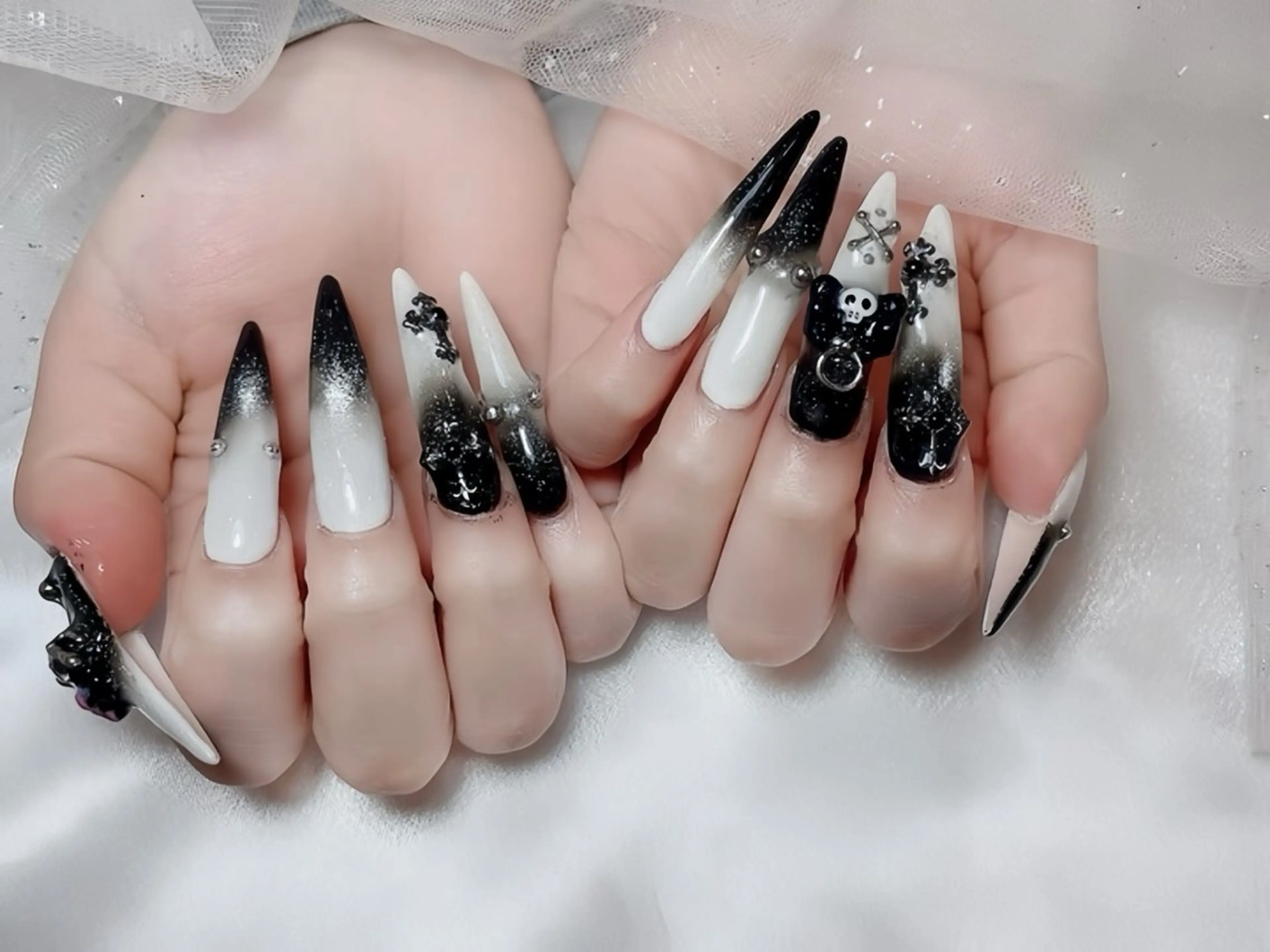 ネイル オーロラネイル チークネイル 桜ネイル クリアネイル ドット ハンドネイル Rin Nail 新大久保店のネイルデザイン