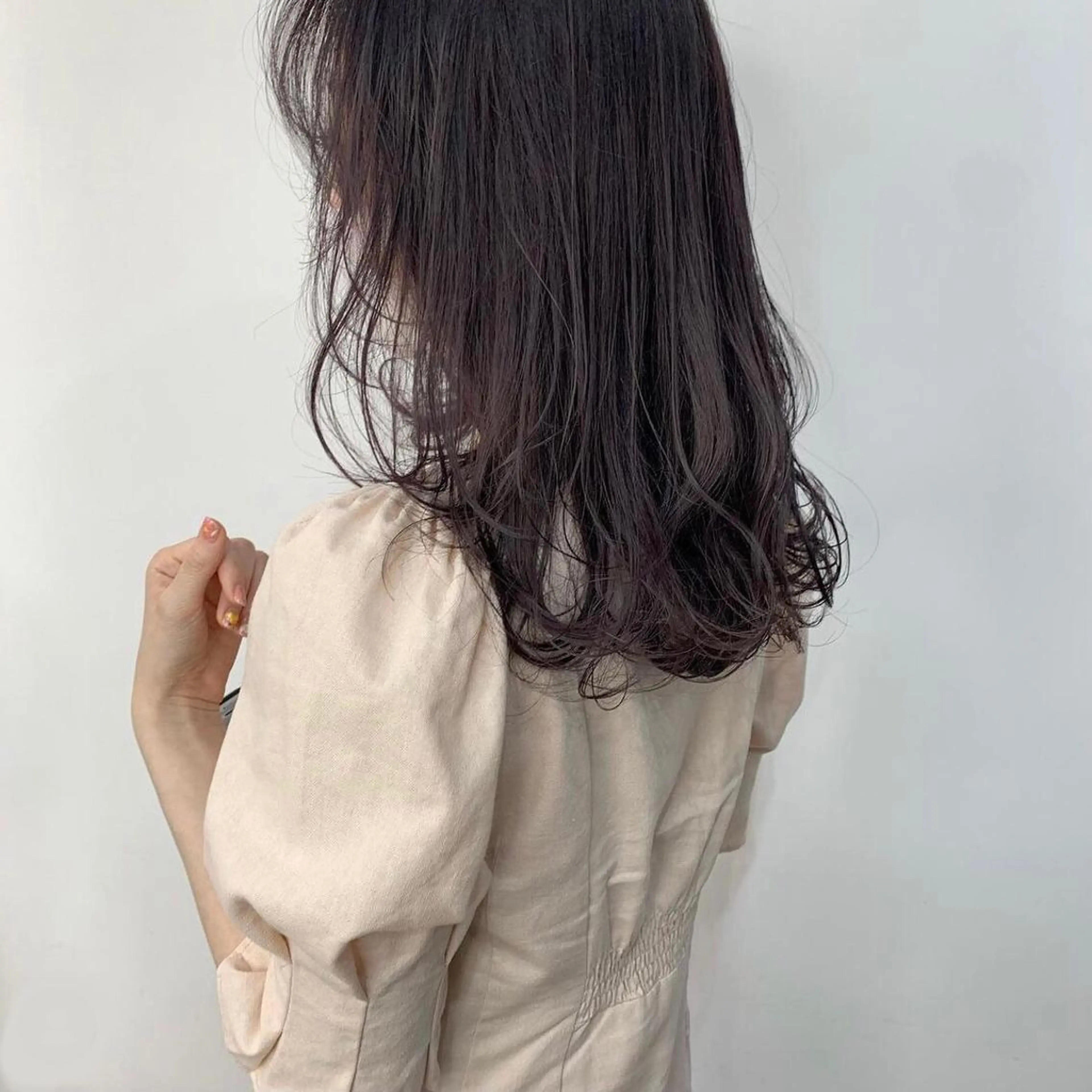 セミロング 三ツ木 真由のヘアスタイル