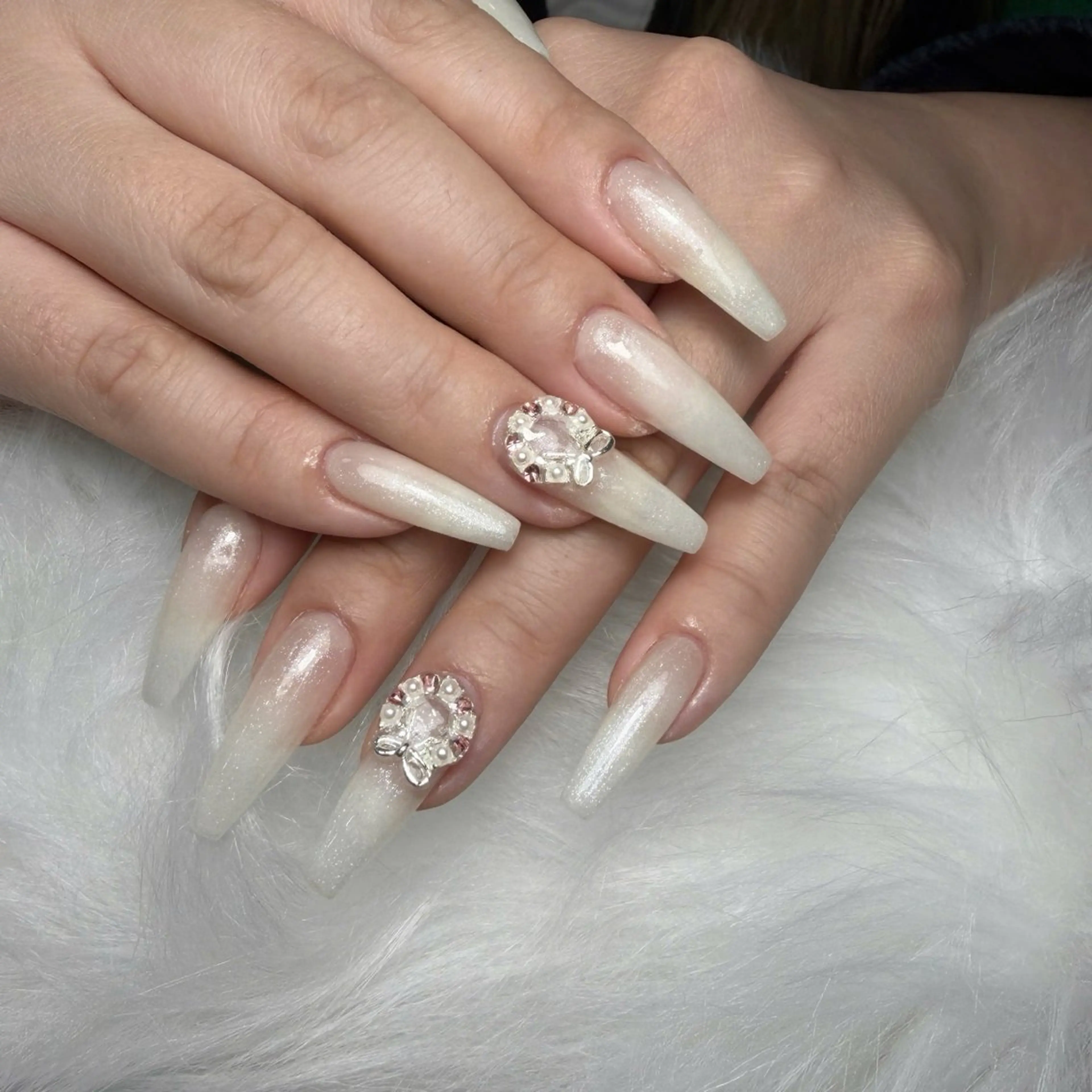 ネイル オーロラネイル 長さ出し フラッシュネイル フレンチネイル ジェルネイル Michi Nail Staffのネイルデザイン