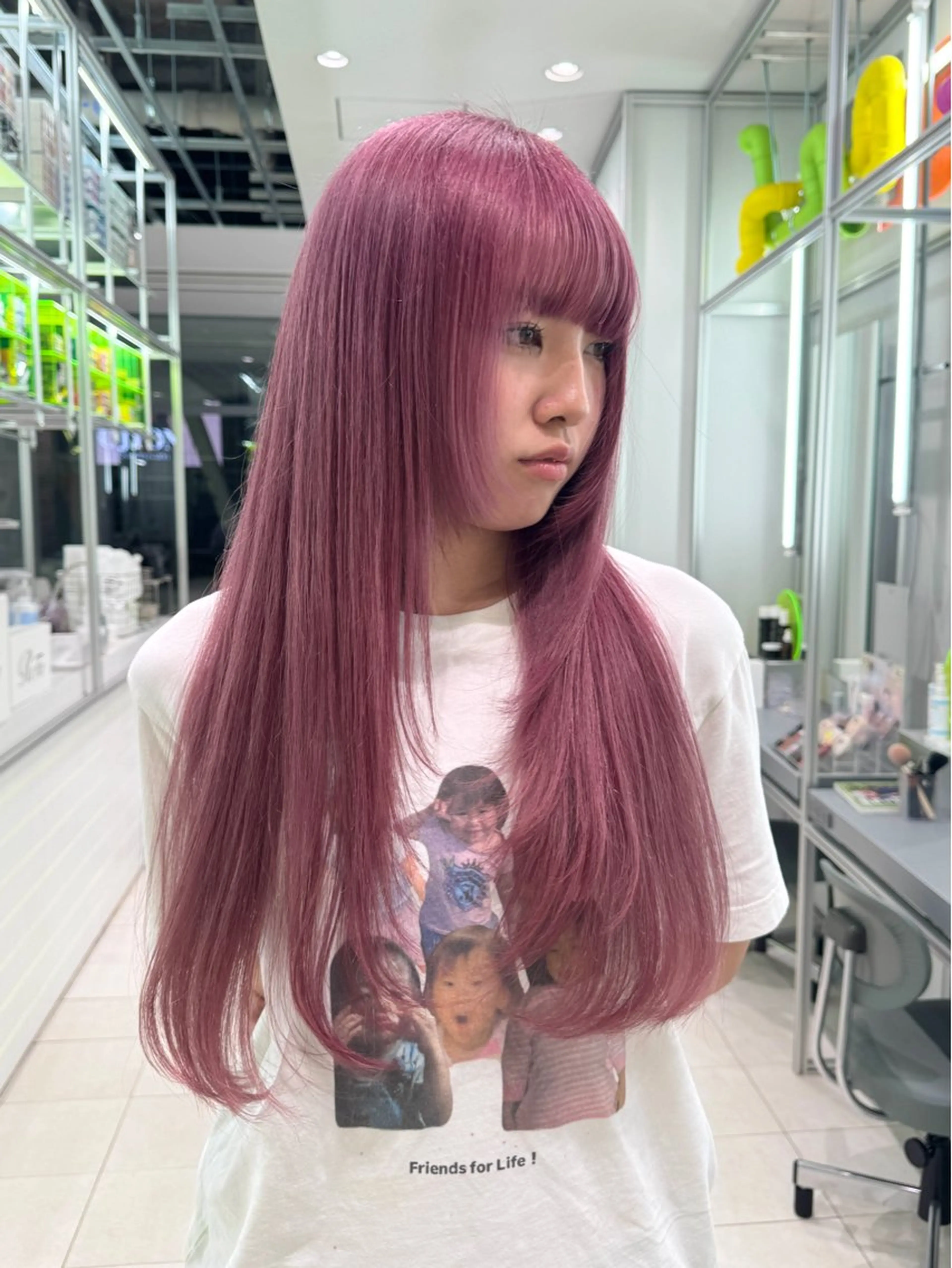 ロング 顔まわりレイヤー レイヤーカット ブリーチカラー/ブロ ンドレイヤーカットのヘアスタイル