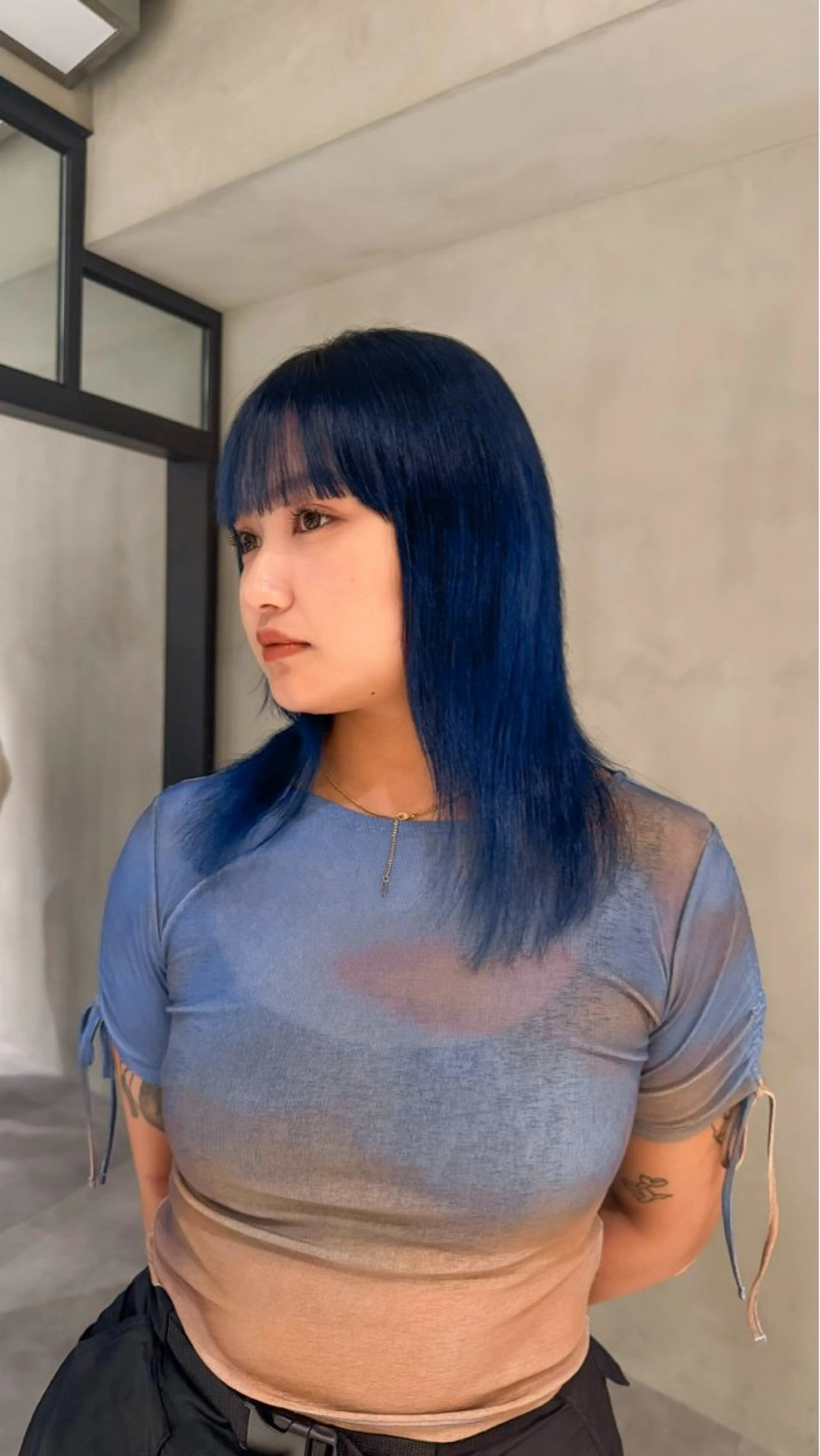 ミディアム カラー ブルーカラー ハイトーンカラー トリートメント 小田 晃瑛のヘアスタイル