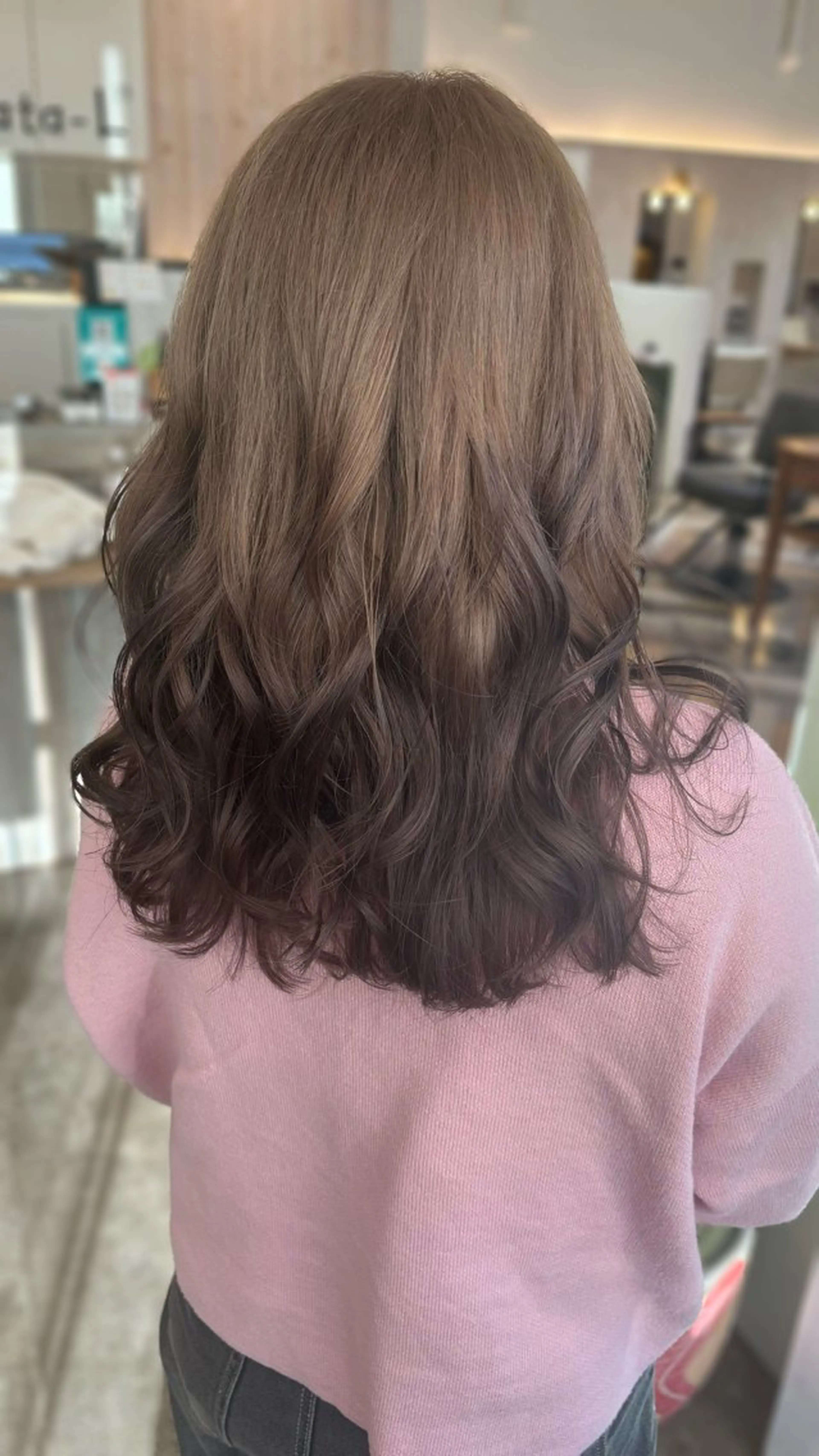 セミロング カット mata-L23 かのんのヘアスタイル