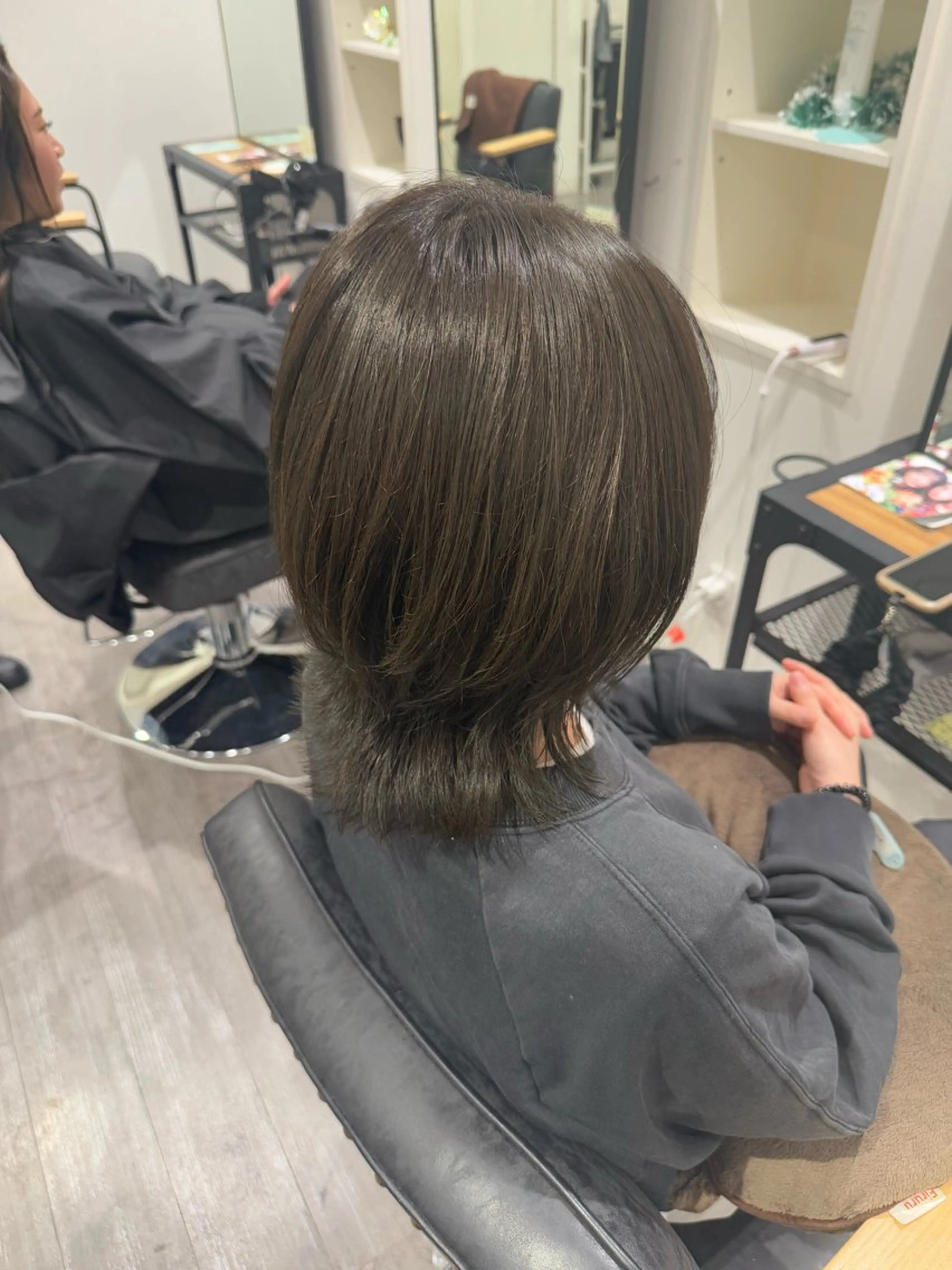 ミディアム カラー アッシュ アッシュグレー アッシュグレージュ グレージュ オリーブアッシュ カット ヘアカラー トリートメント 艶髪レイヤー上田 紗也🇰🇷💗のヘアスタイル