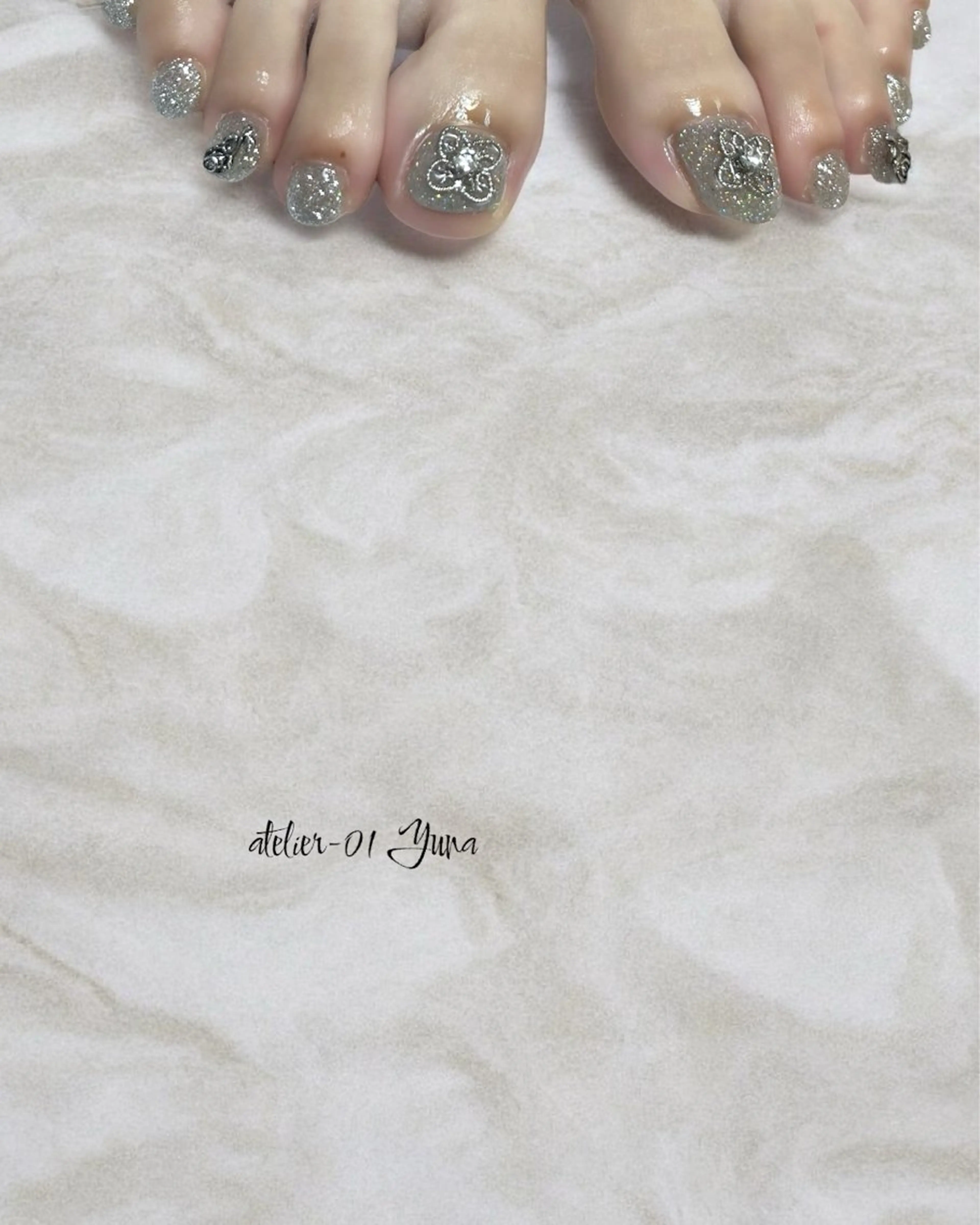ネイル フットネイル ラメ(グリッター) ワンカラーネイル ストーンネイル フットネイル 🩵atelier- 01 優奈🩵のネイルデザイン