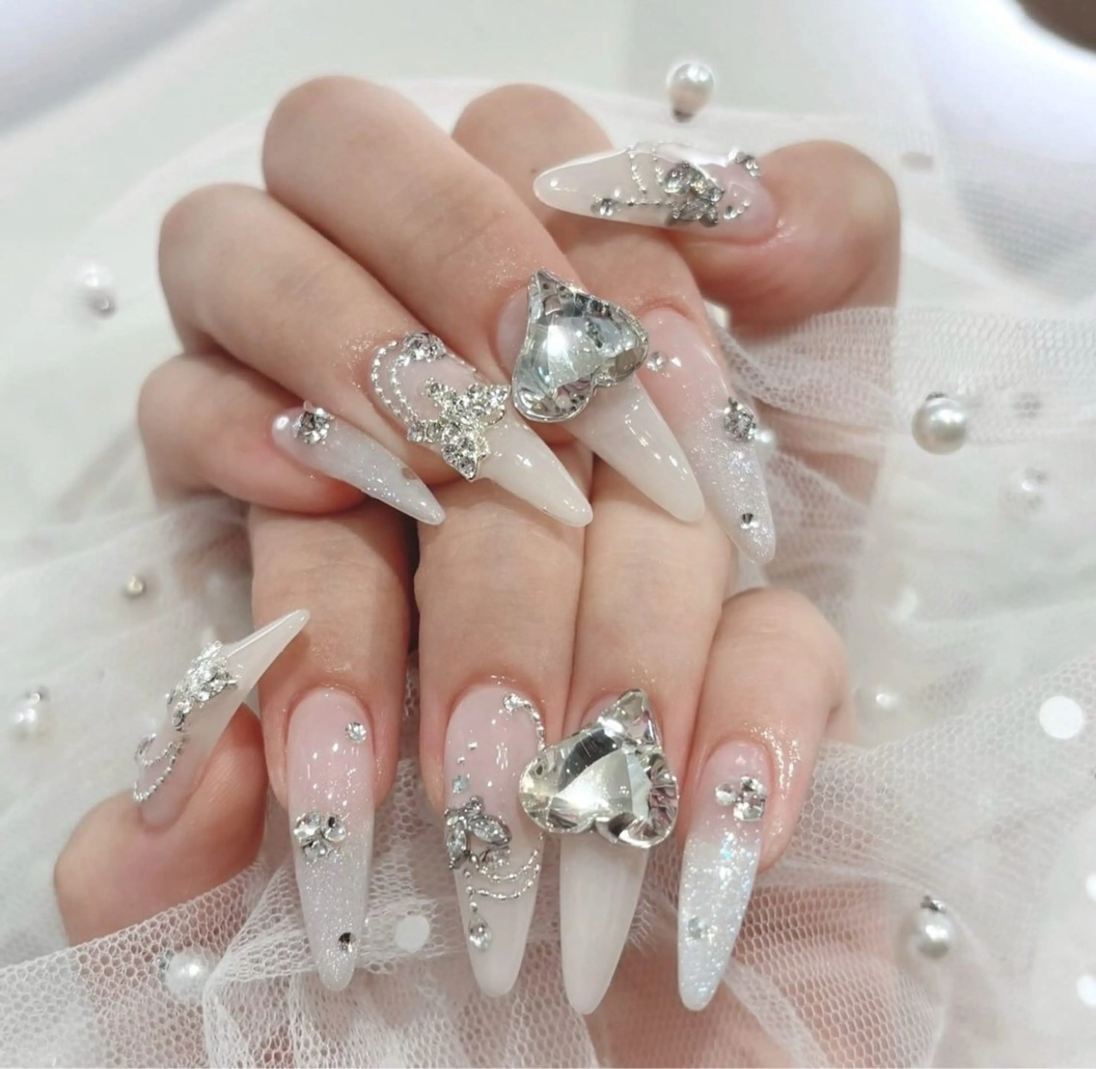 ネイル アートネイル フラワーネイル フレンチネイル ジェルネイル グラデーション ハンドネイル Ryunail所属・Ryu Nail NekoChanのネイルデザイン