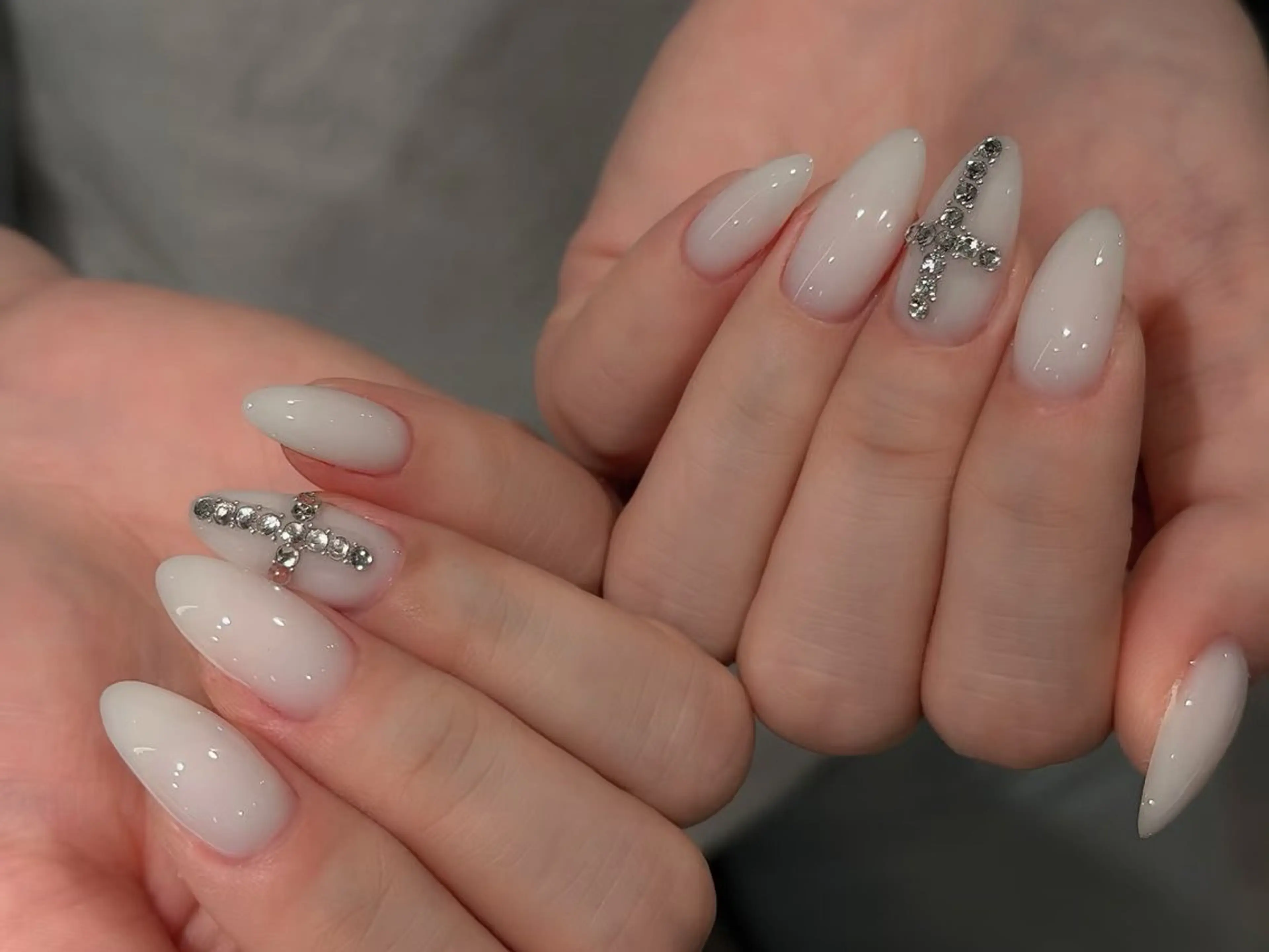 ネイル オーロラネイル 長さ出し フレンチネイル ジェルネイル ガラスフレンチ ハンドネイル Rela・S NAILのネイルデザイン