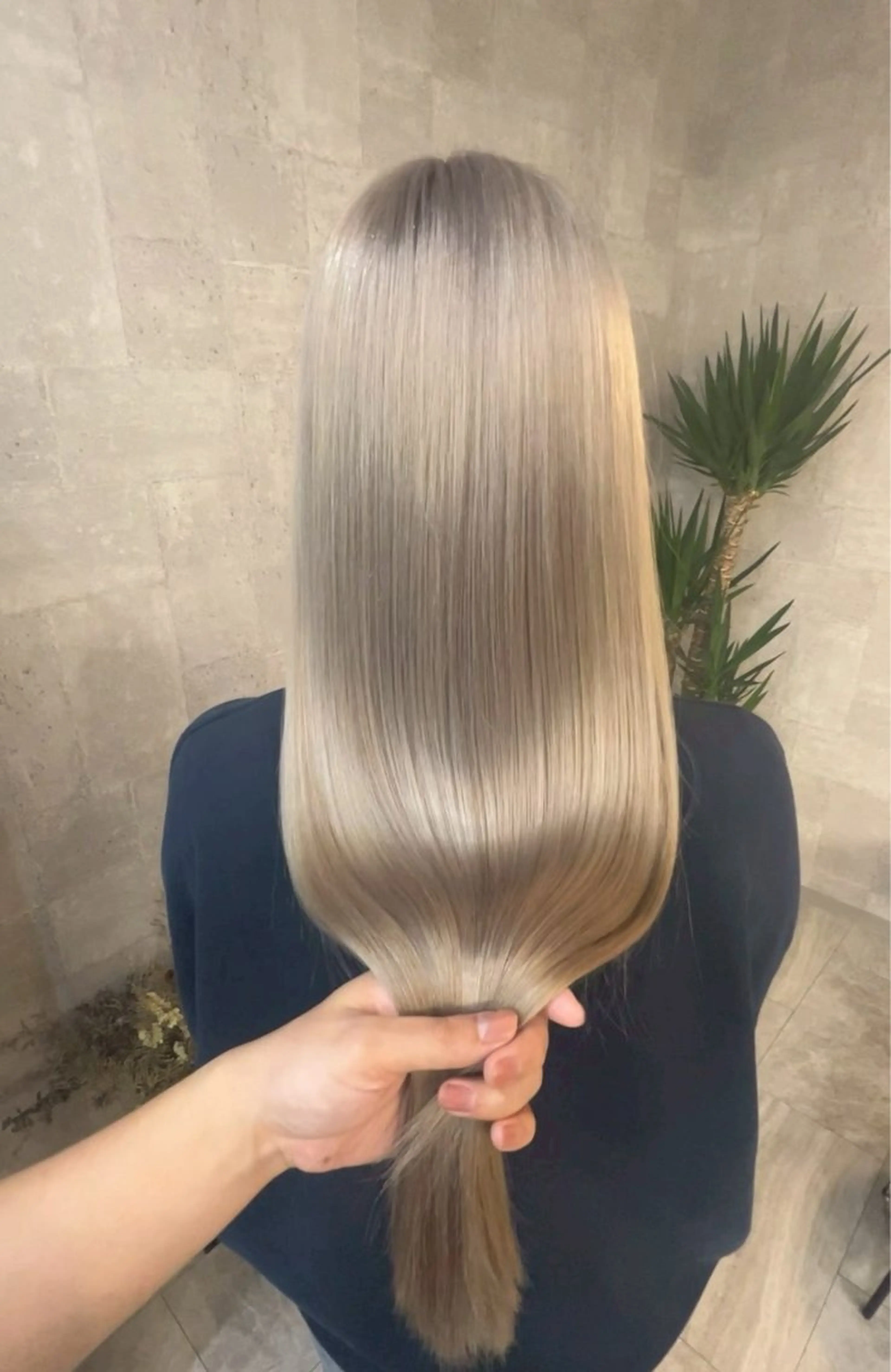 ロング カラー 富田 妃花栞のヘアスタイル