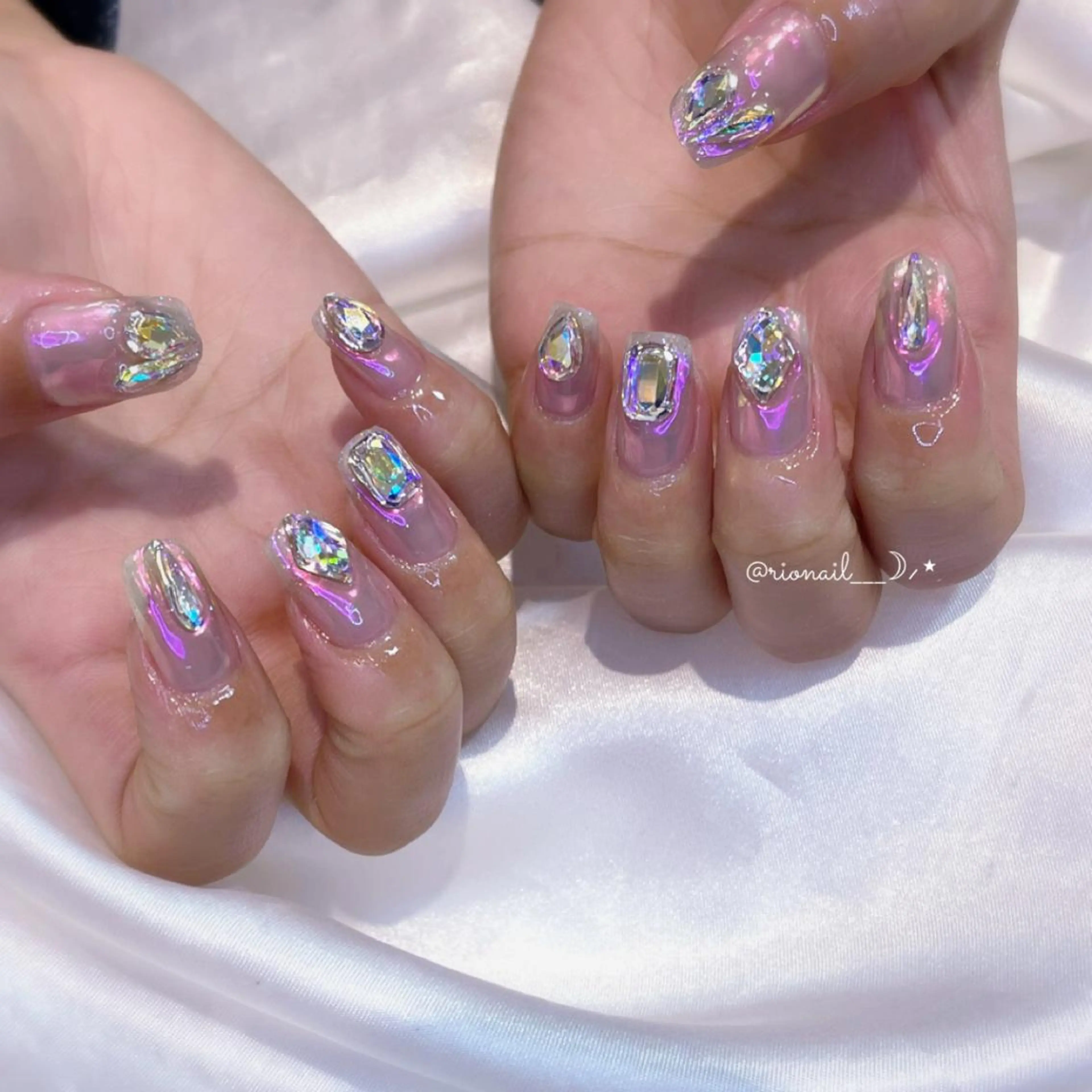 ネイル アートネイル 𝘙𝘪𝘰𝘯𝘢 ...🕯🤍のネイルデザイン