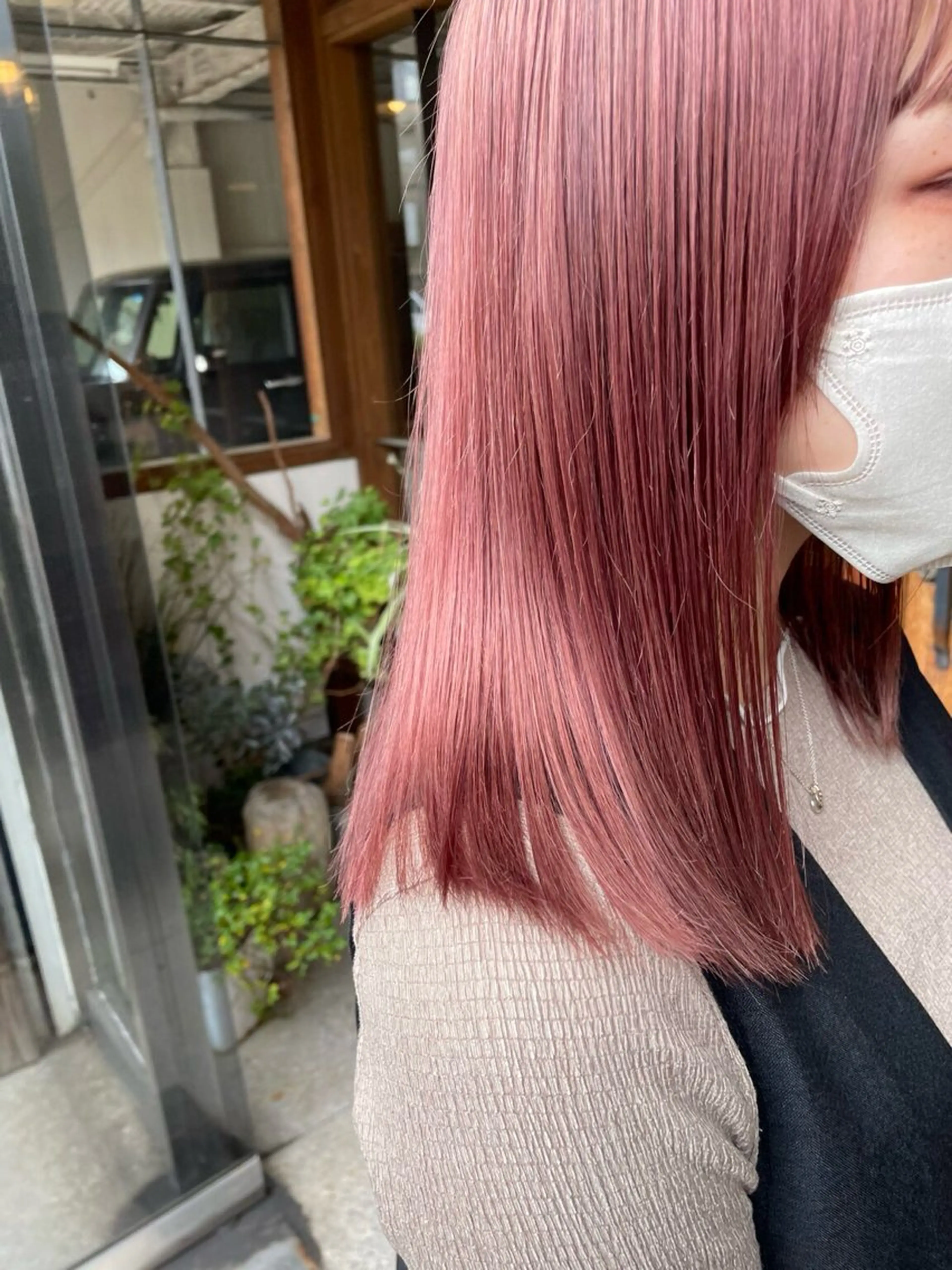 セミロング カラー ブリーチ カシス ピンクカラー カット特化⭐️ yutoのヘアスタイル