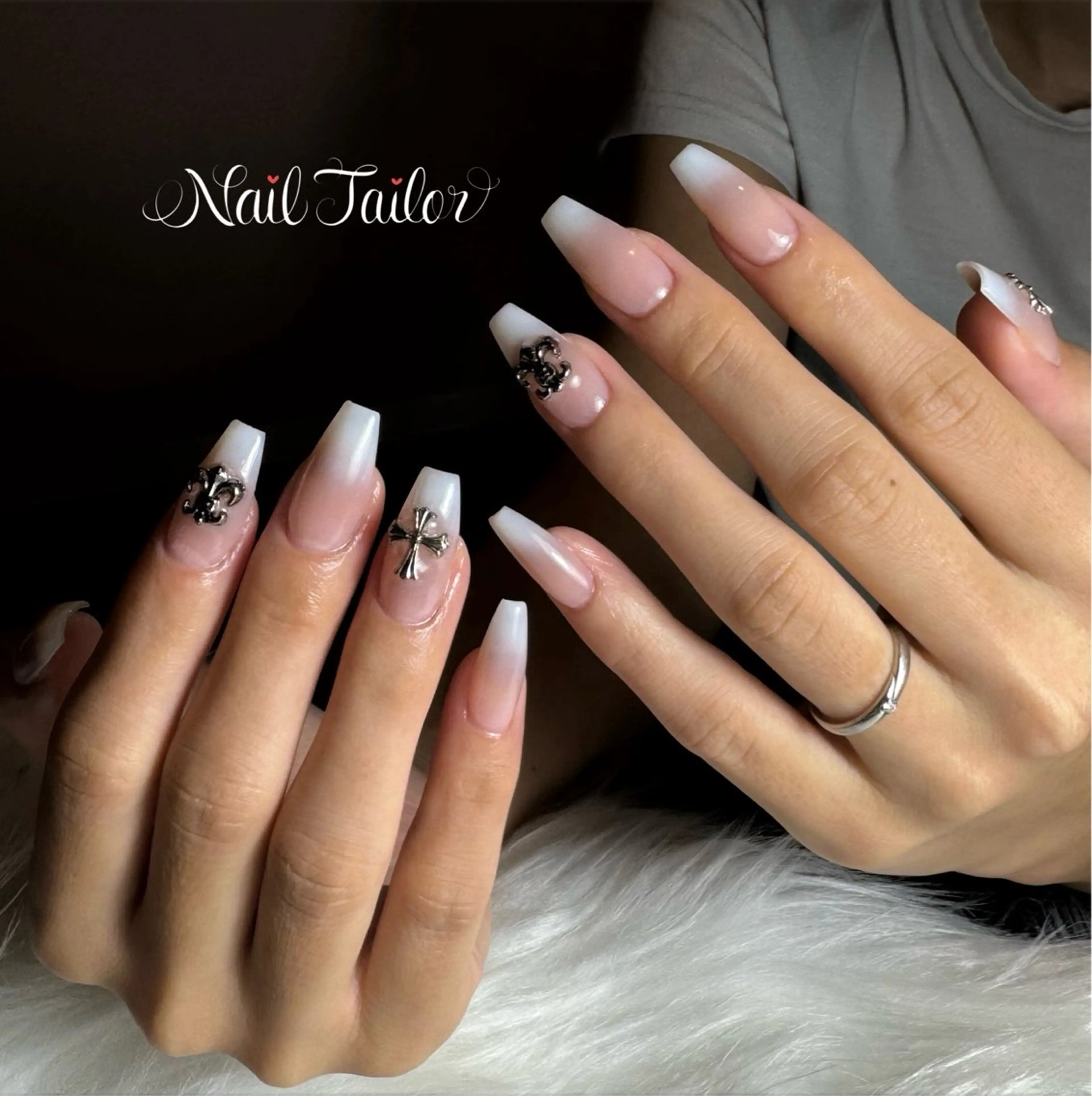 ネイル 長さ出し ジェルネイル グラデーション スカルプネイル ホワイト NailTailor ネイルテイラーのネイルデザイン