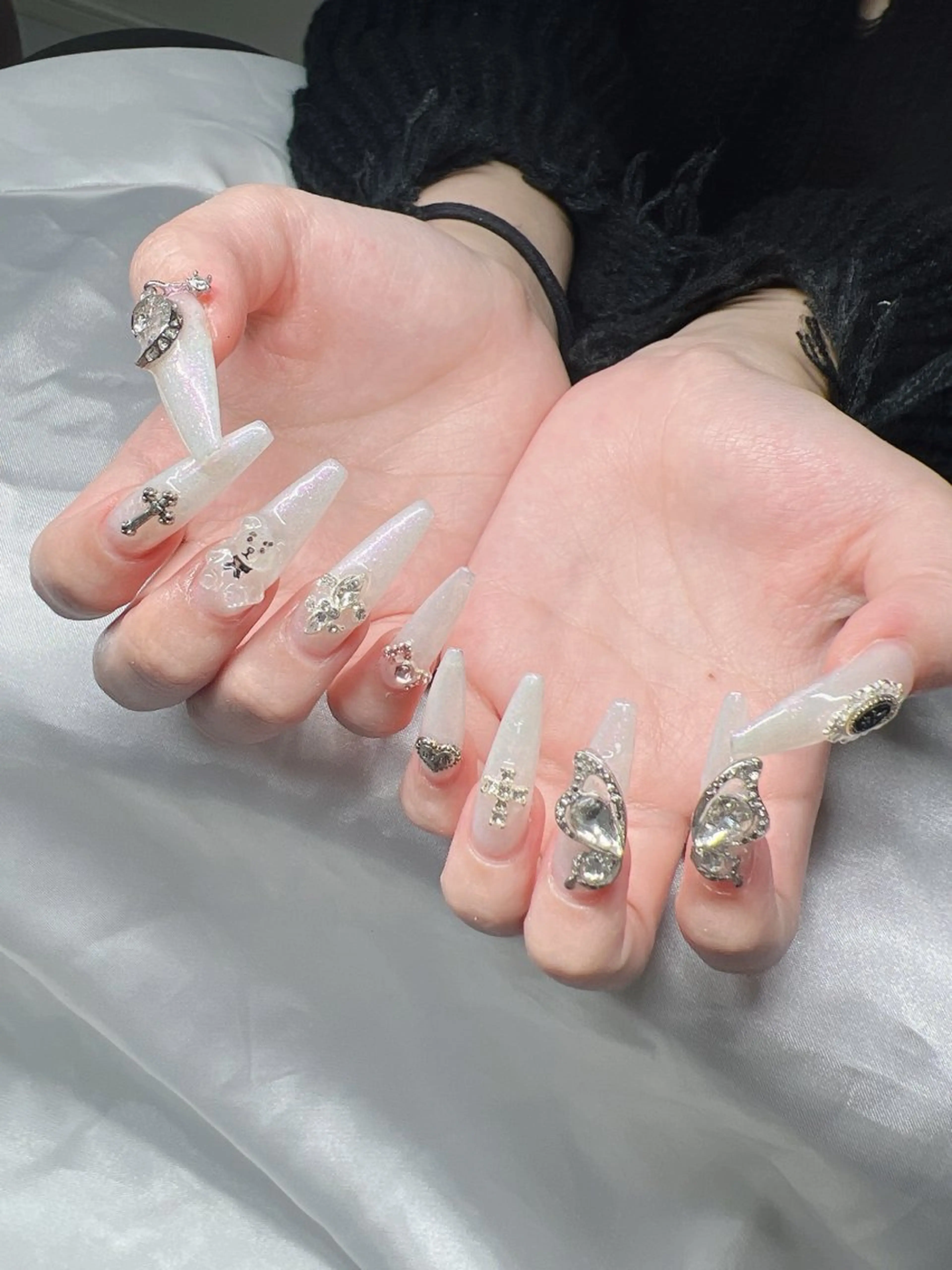 ネイル 長さ出し グラデーション 卒業式 キラキラネイル マグネットネイル Lee Nailsのネイルデザイン