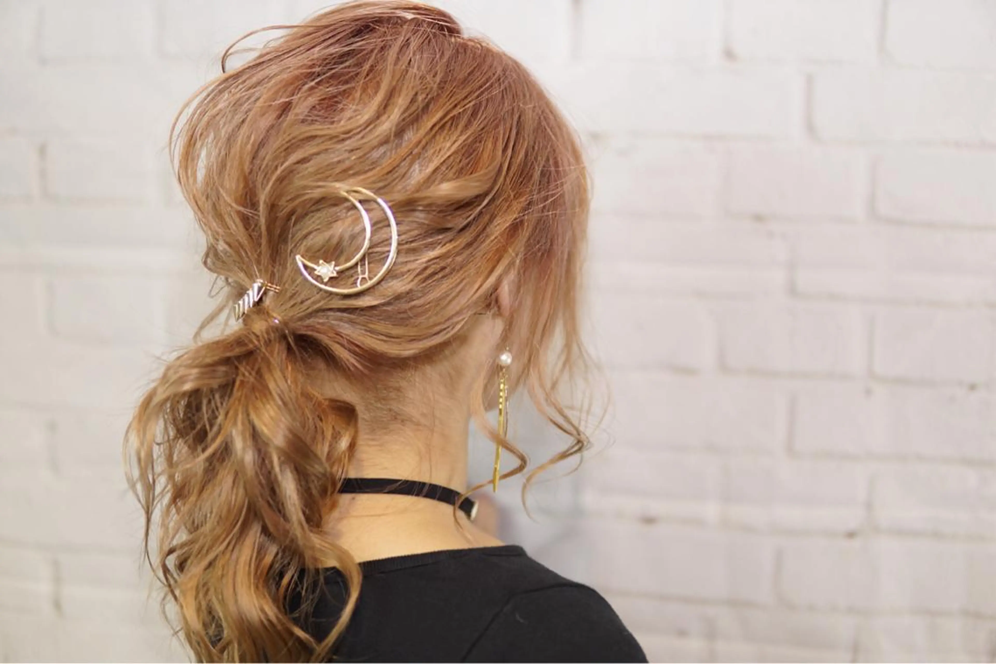 ミディアム セミロング ヘアアレンジ ポニーテール 髪質改善、エクステ 山口卓哉のヘアスタイル