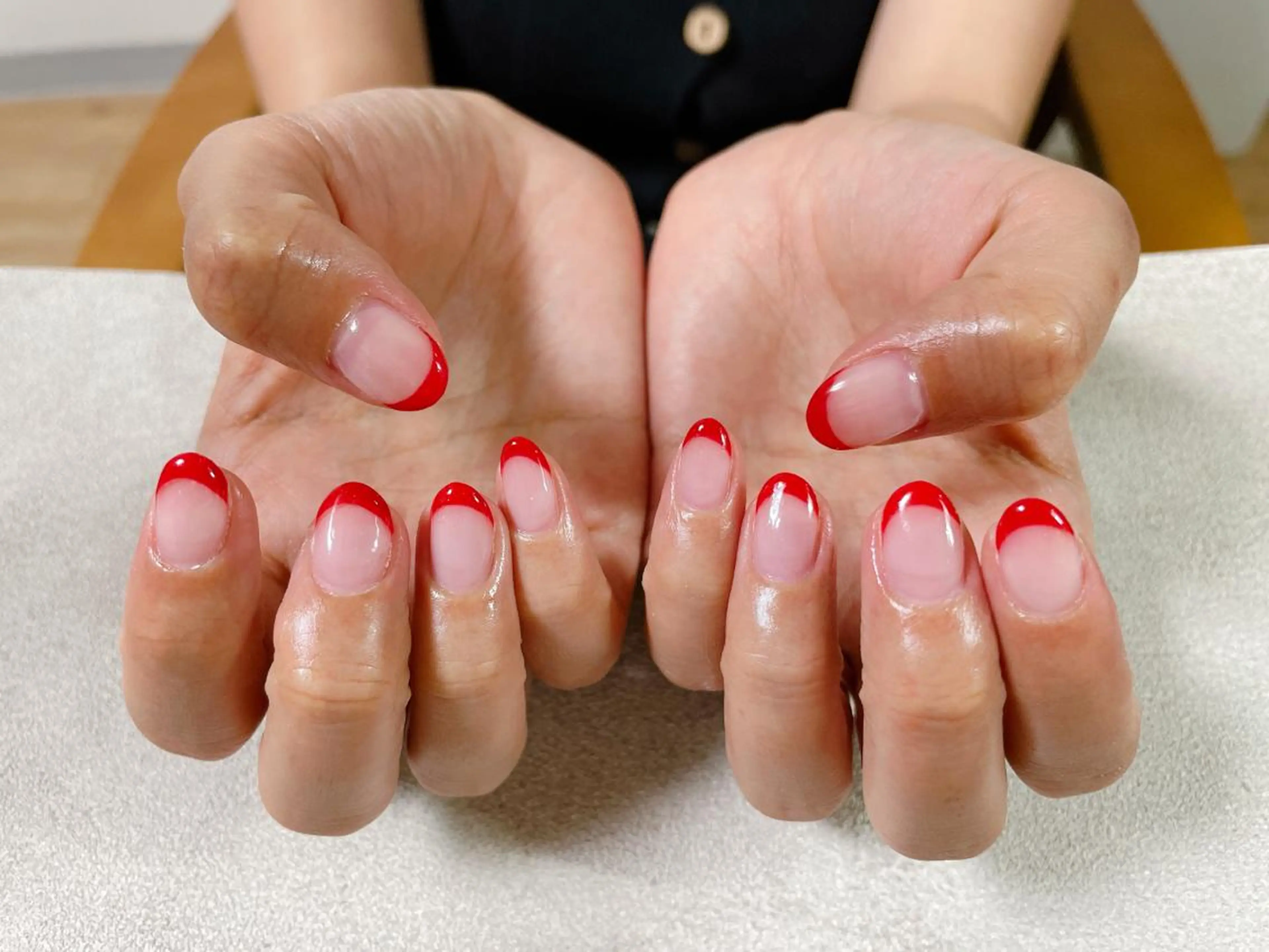 ネイル クリアネイル フレンチネイル 赤色 mogunail &blowのネイルデザイン