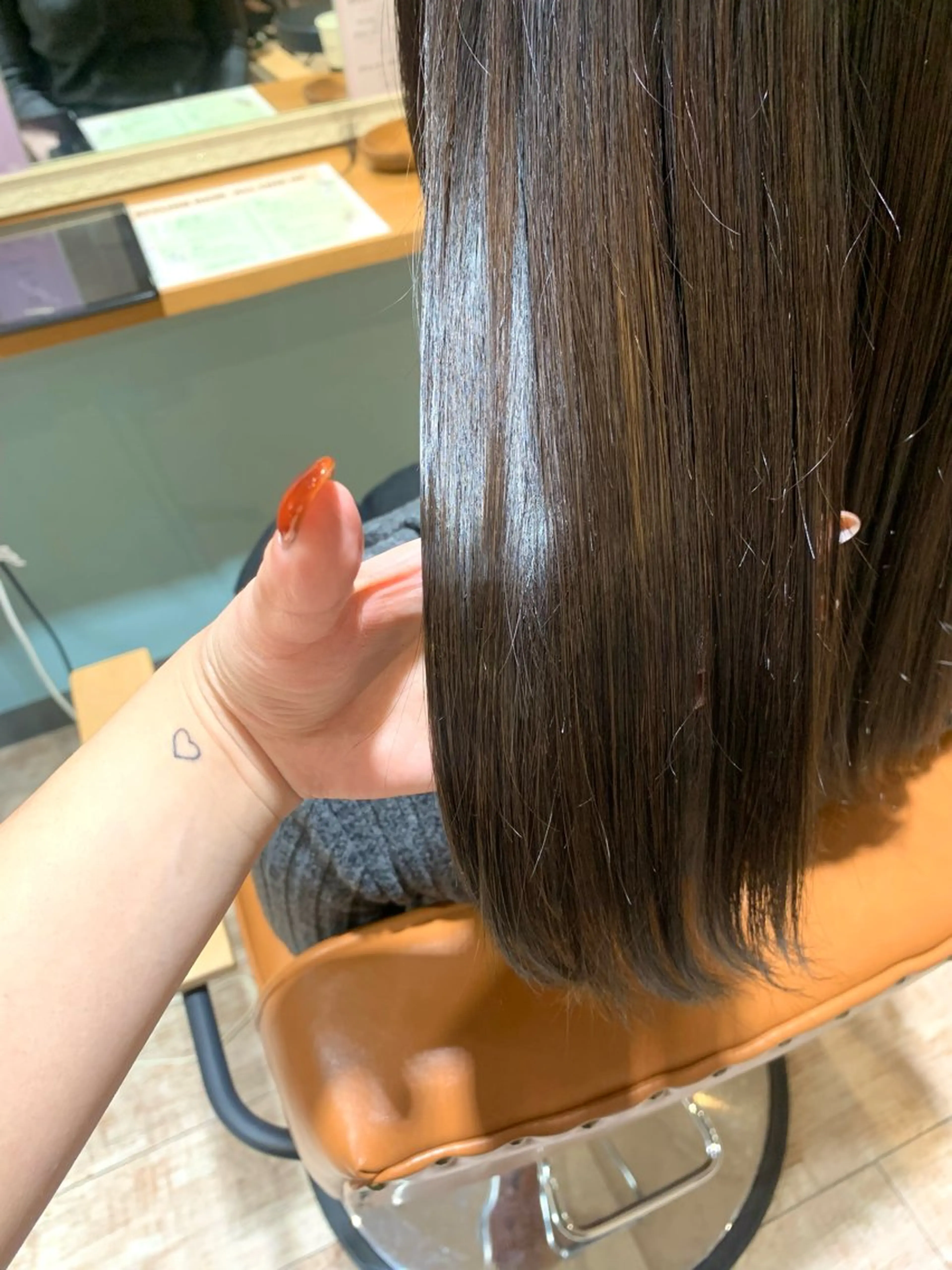 ミディアム カット ヘアカラー トリートメント ミルクティーベージュ の魔術師 manaeのヘアスタイル