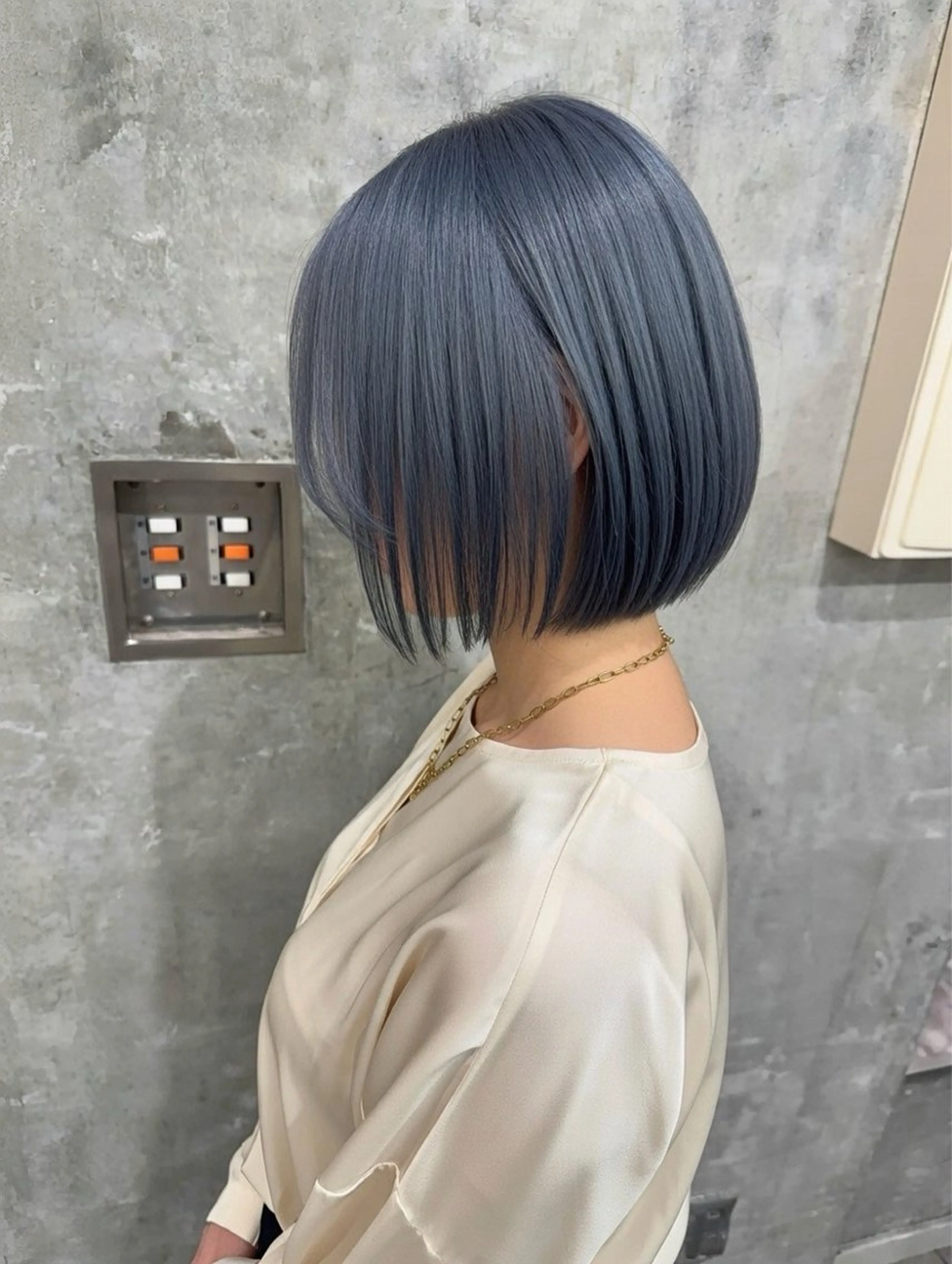 ミディアム カラー ヘアアレンジ ブルーカラー ブルージュ ハイトーンカラー ボブ ハイトーン特化🤍 浦住のヘアスタイル