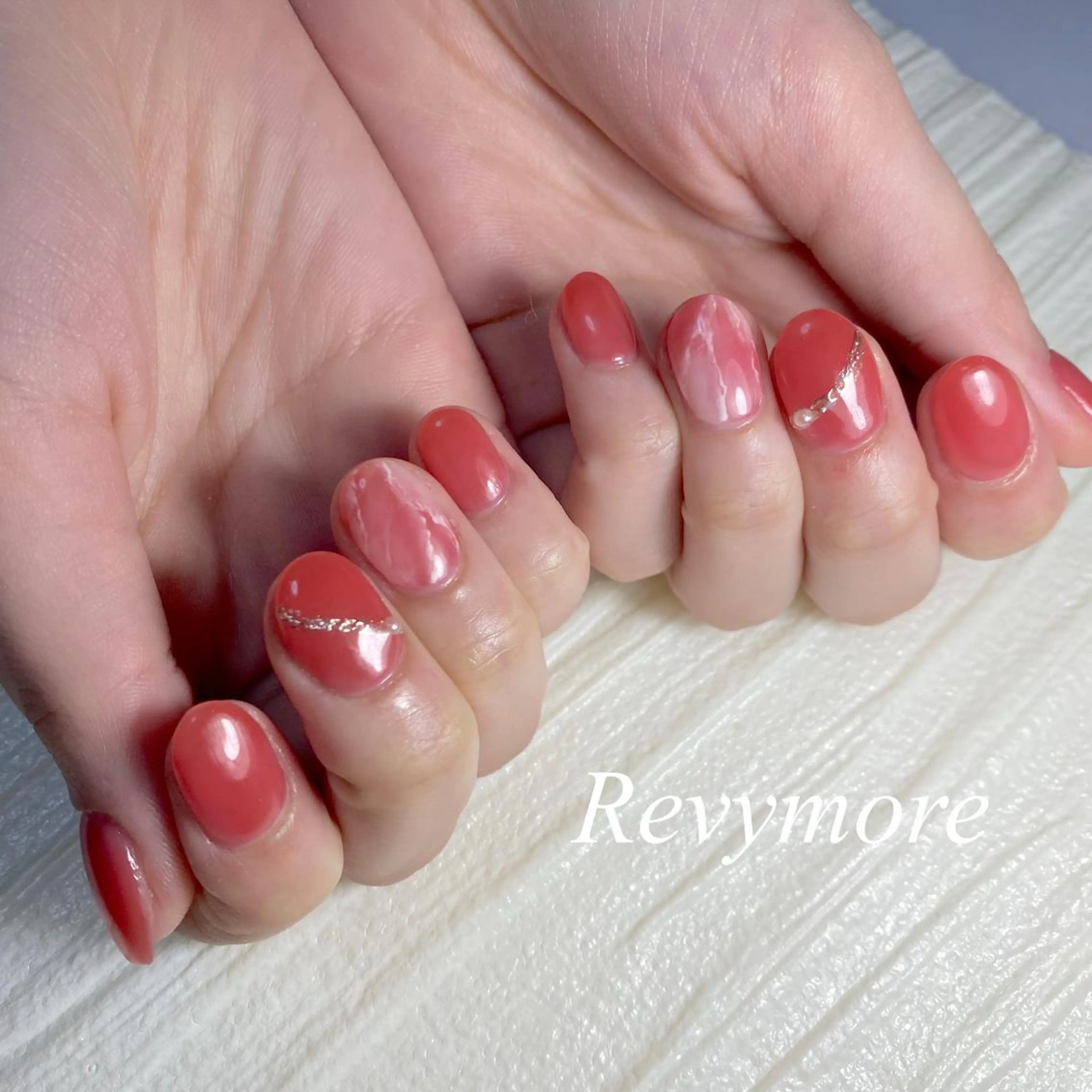 ミディアム ネイル 韓国風ヘア ジェルネイル 韓国ネイル ニュアンスネイル オフィスネイル nail salon Revymoreのネイルデザイン