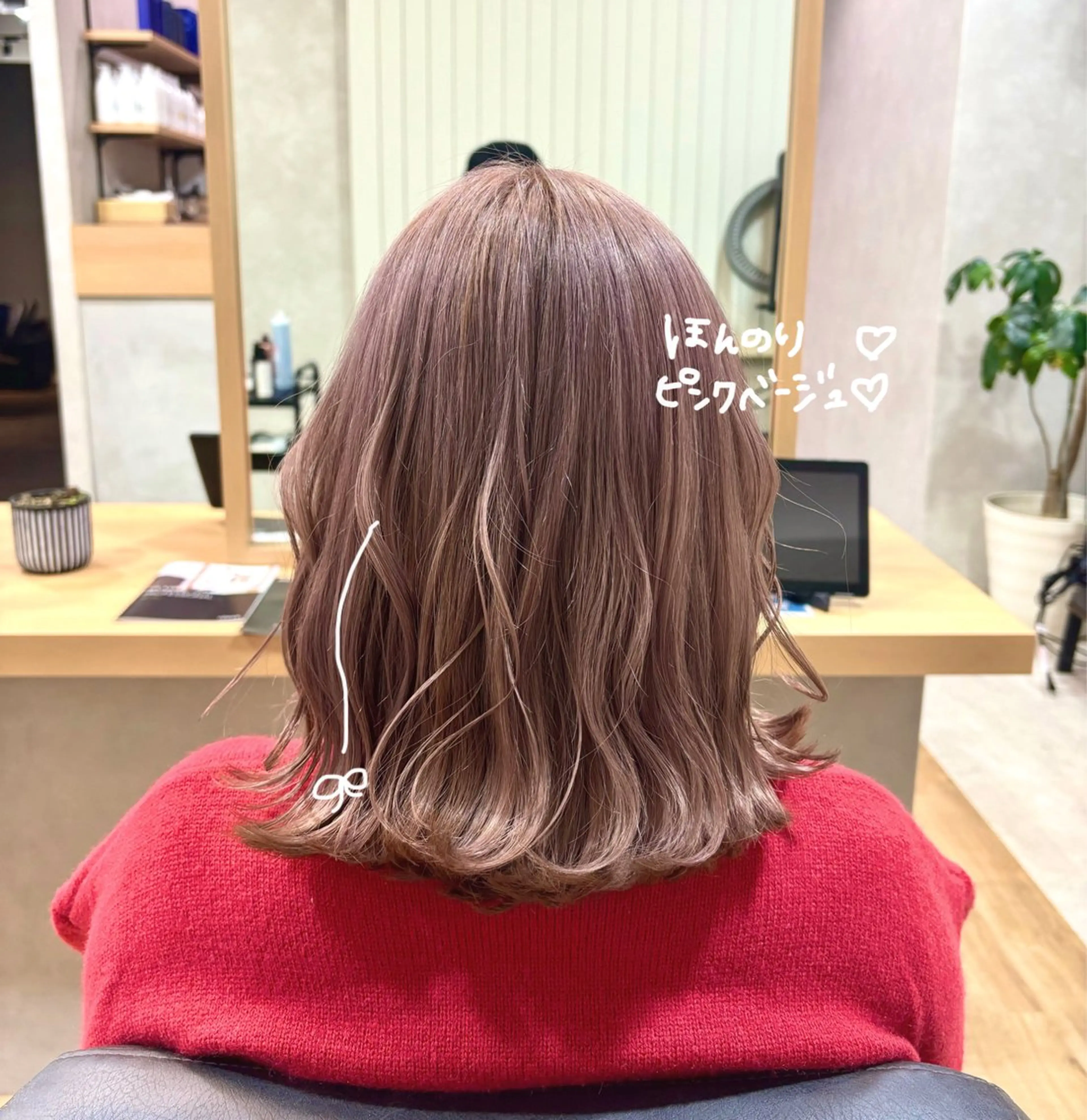 ミディアム カラー ベージュカラー ピンクカラー ピンクベージュ カット ヘアカラー regalo Acari🍎のヘアスタイル