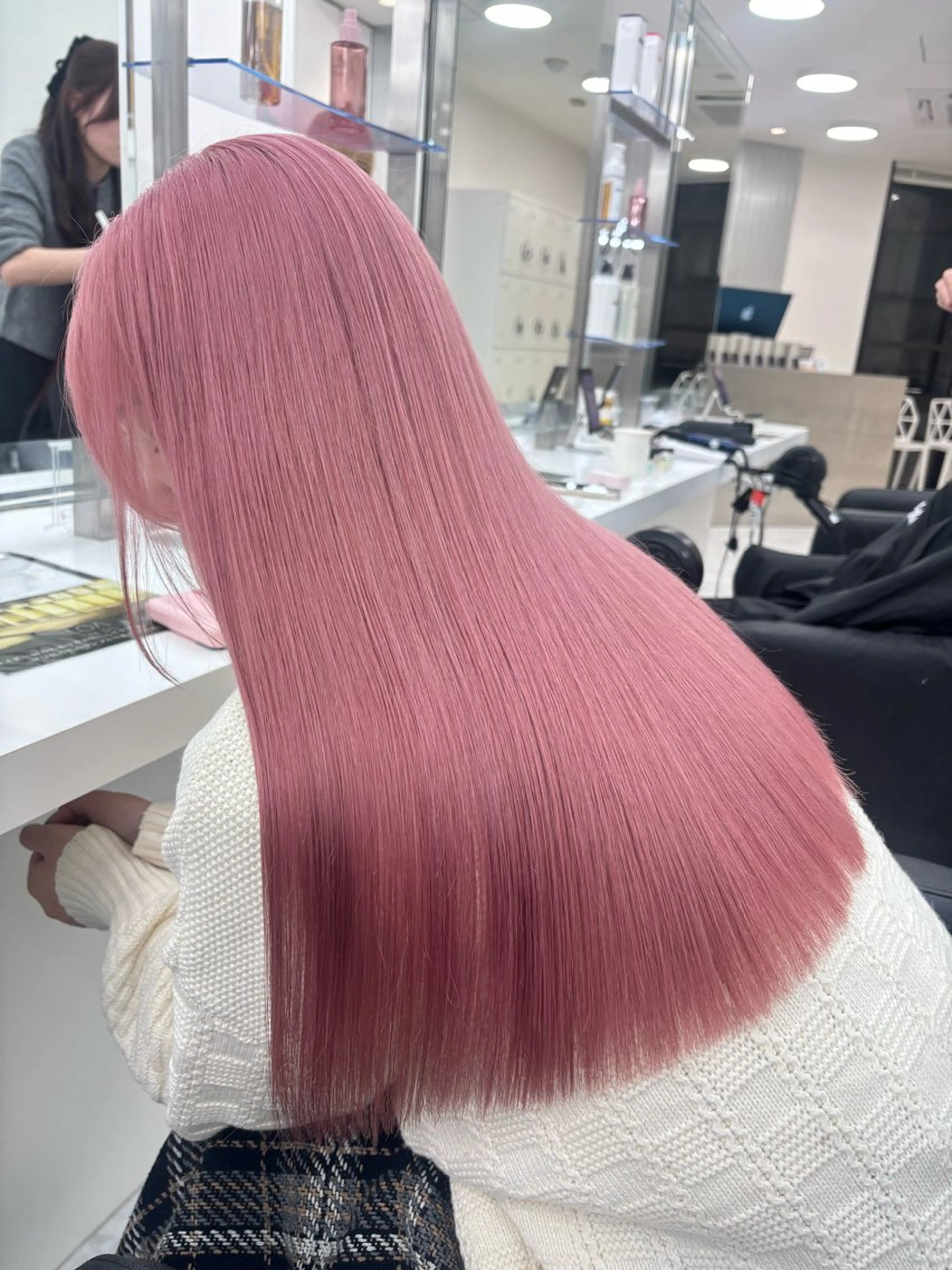 ロング カラー 🖤ハイトーン× レイヤー🖤SARAのヘアスタイル