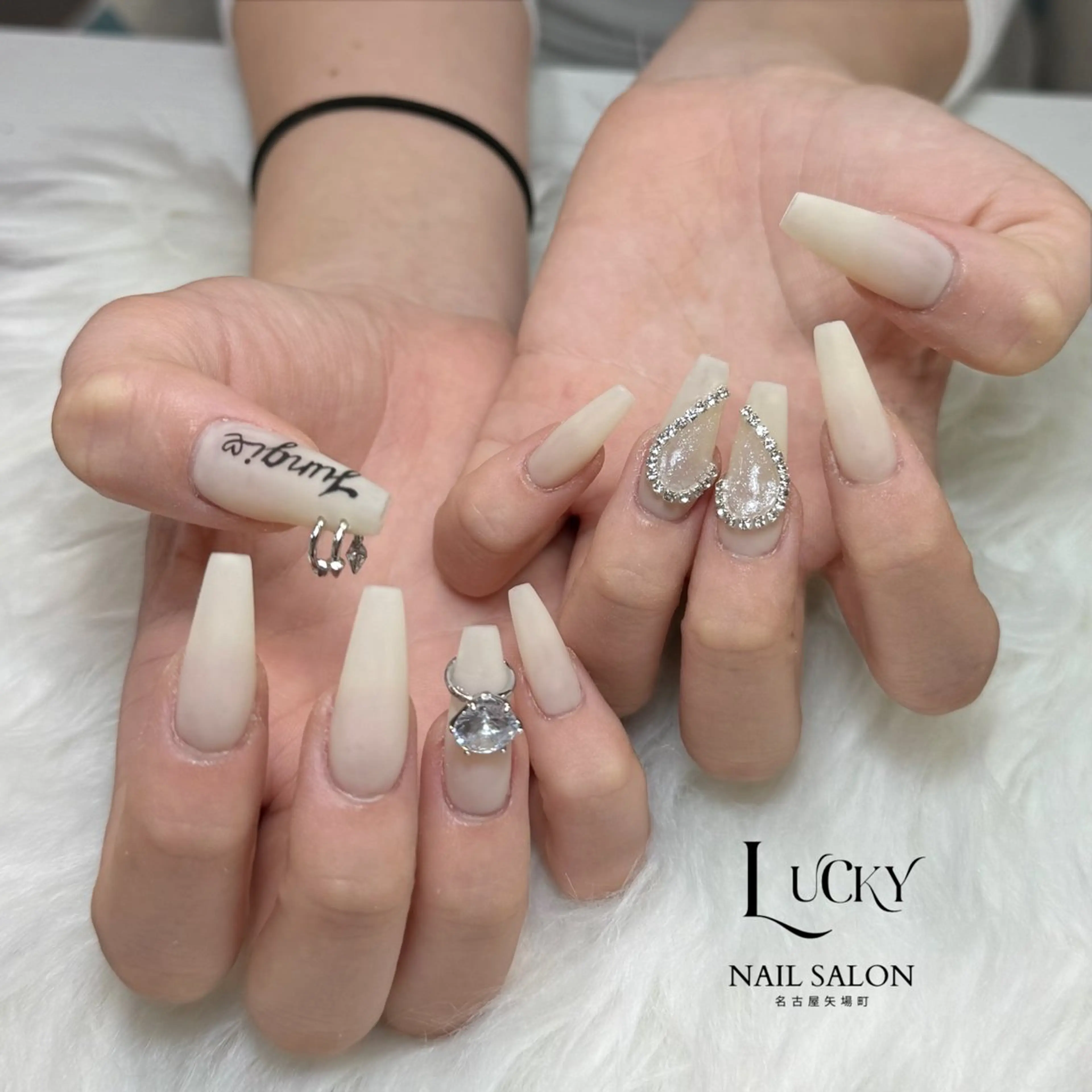 ハンドネイル Lucky Nail Salonのネイルデザイン