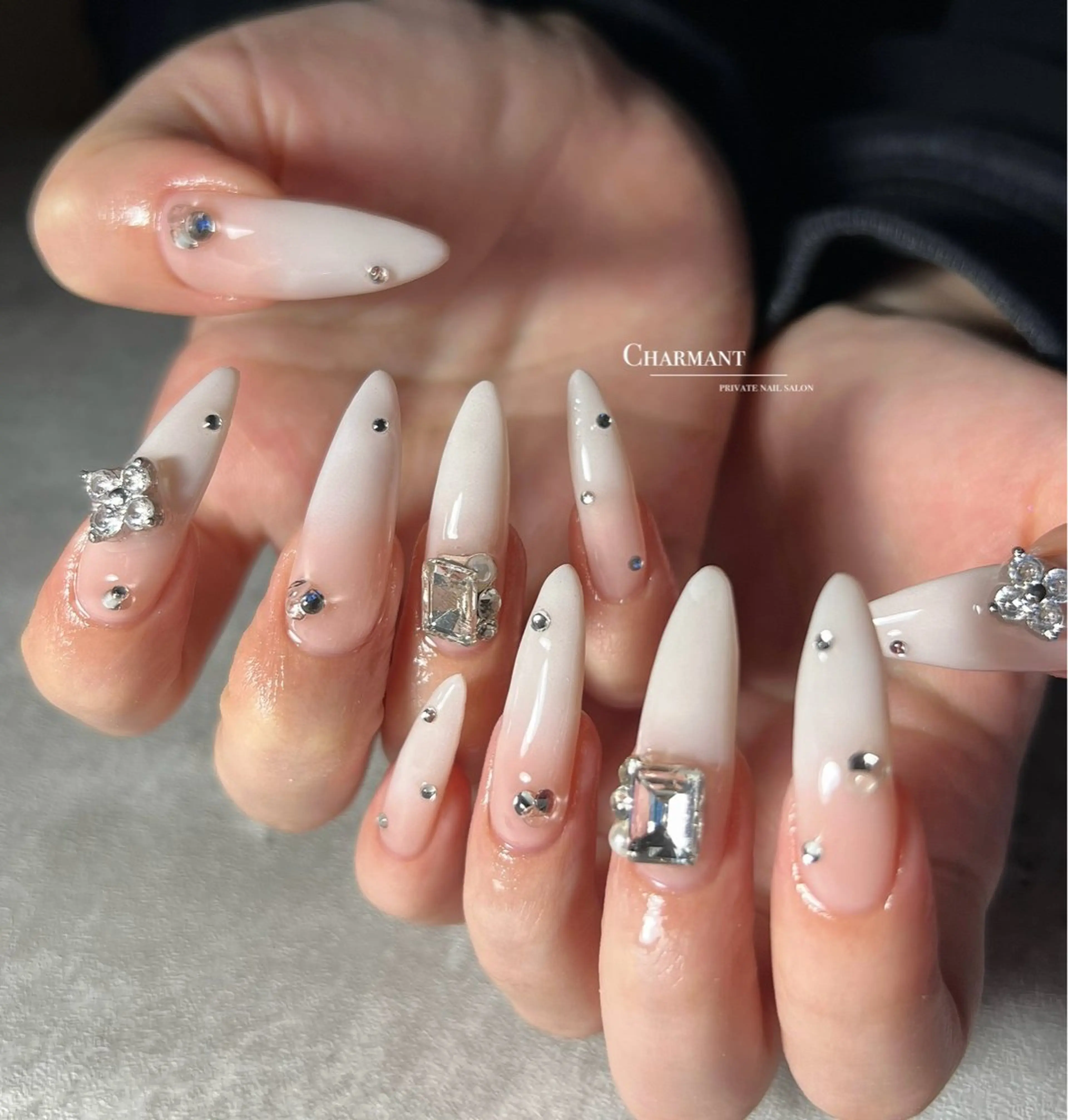 ネイル ハンドネイル Minako 【Charmant】のネイルデザイン