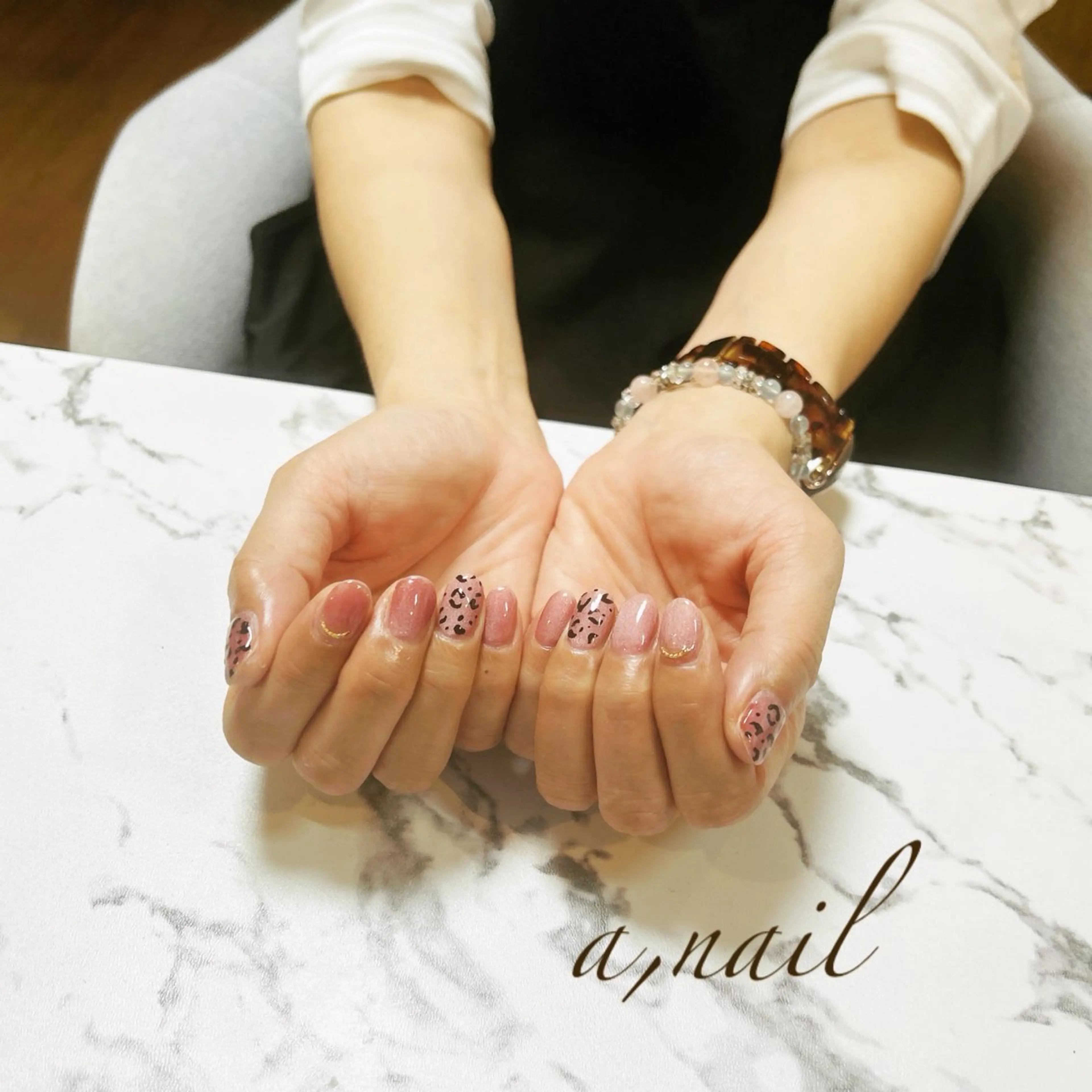 ネイル アニマル柄 キラキラネイル マグネットネイル シンプルネイル ハンドネイル ネイルサロン エーネイルのネイルデザイン