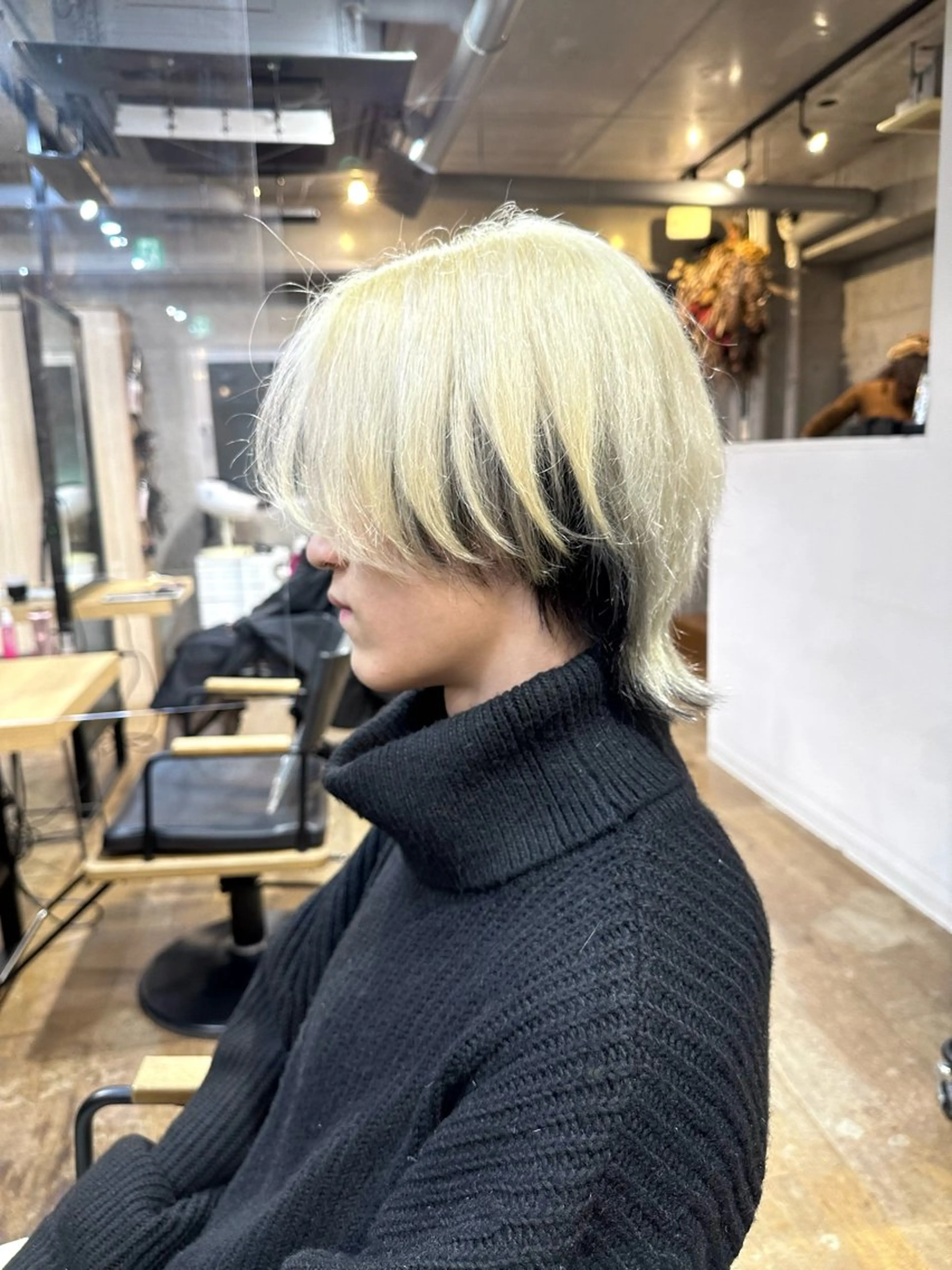 カラー メンズ ブロンド デザインカラー ホワイトブロンド DAIKIベージュ 🍂レイヤーカットのヘアスタイル