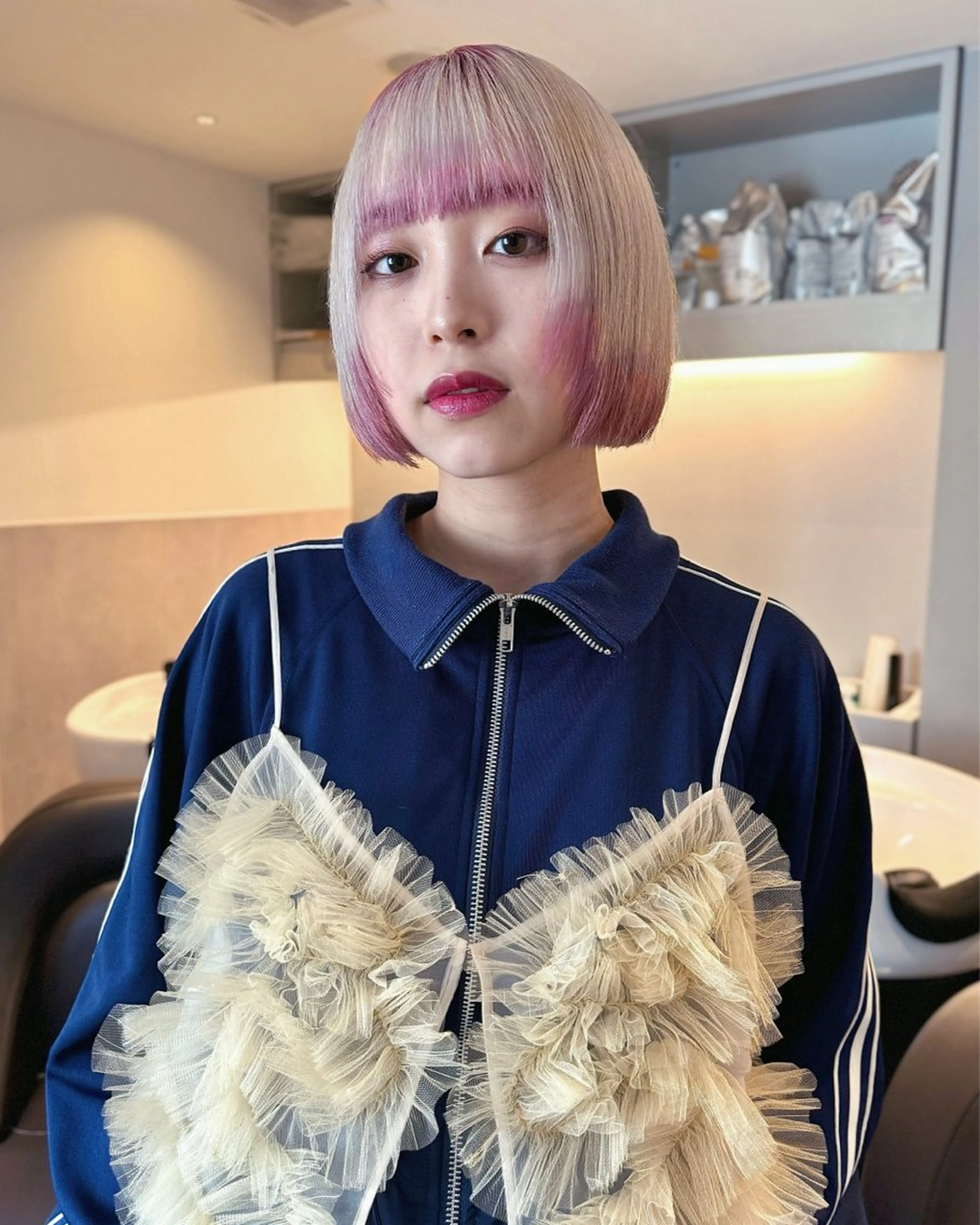 ショート カラー デザインカラー ピンクカラー ホワイトピンク ボブ レイヤーカット ヘアカラー トリートメント RAIMA ケアハイトーンのヘアスタイル