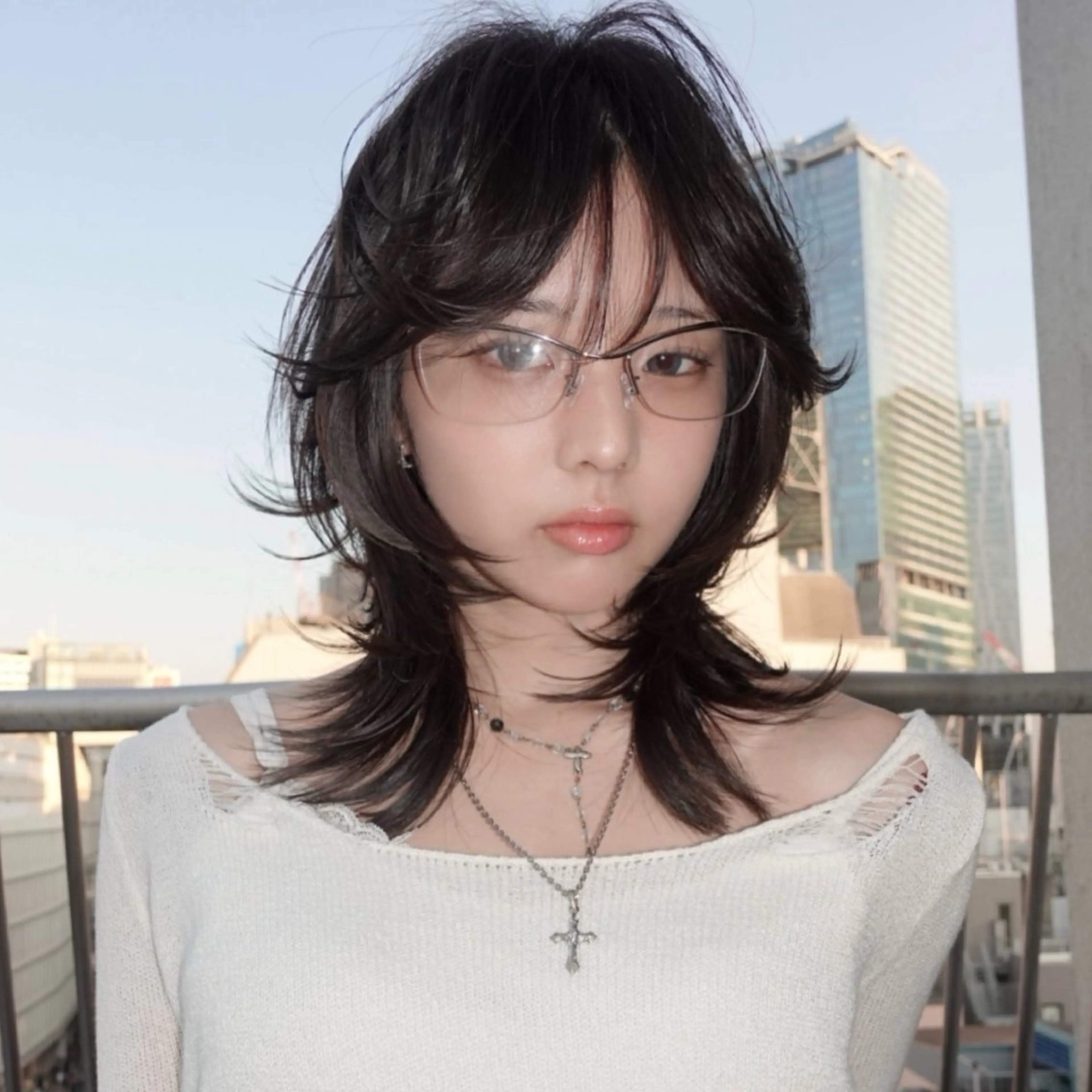 ミディアム カラー 黒髪 顔まわりレイヤー ハッシュカット ハイレイヤー レイヤーカット レイヤーカット ボブ　渋谷のヘアスタイル