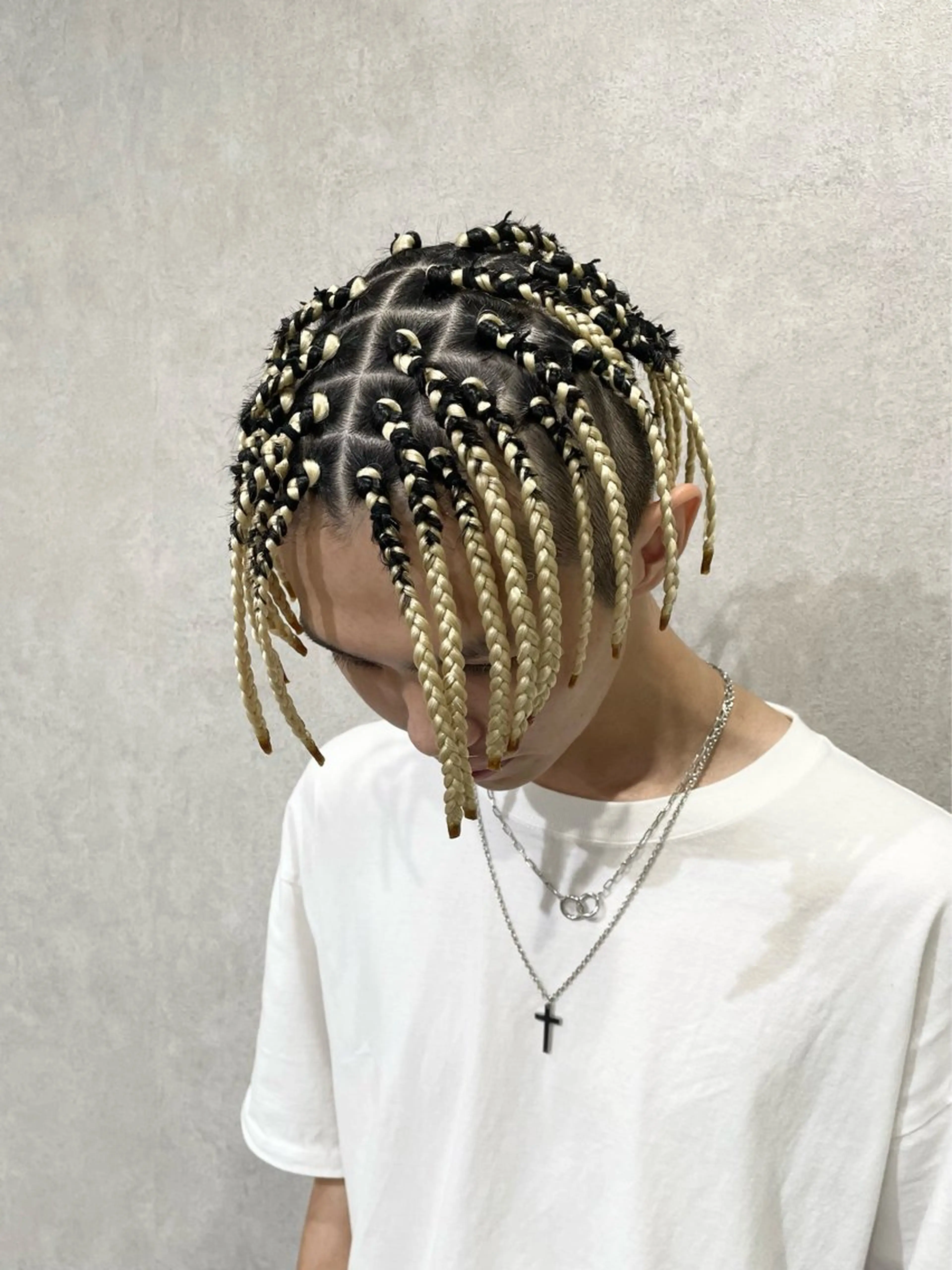 ミディアム カラー パーマ ヘアアレンジ メンズ 刈り上げ ベージュカラー エクステ エクステ Hiro ヒロのヘアスタイル