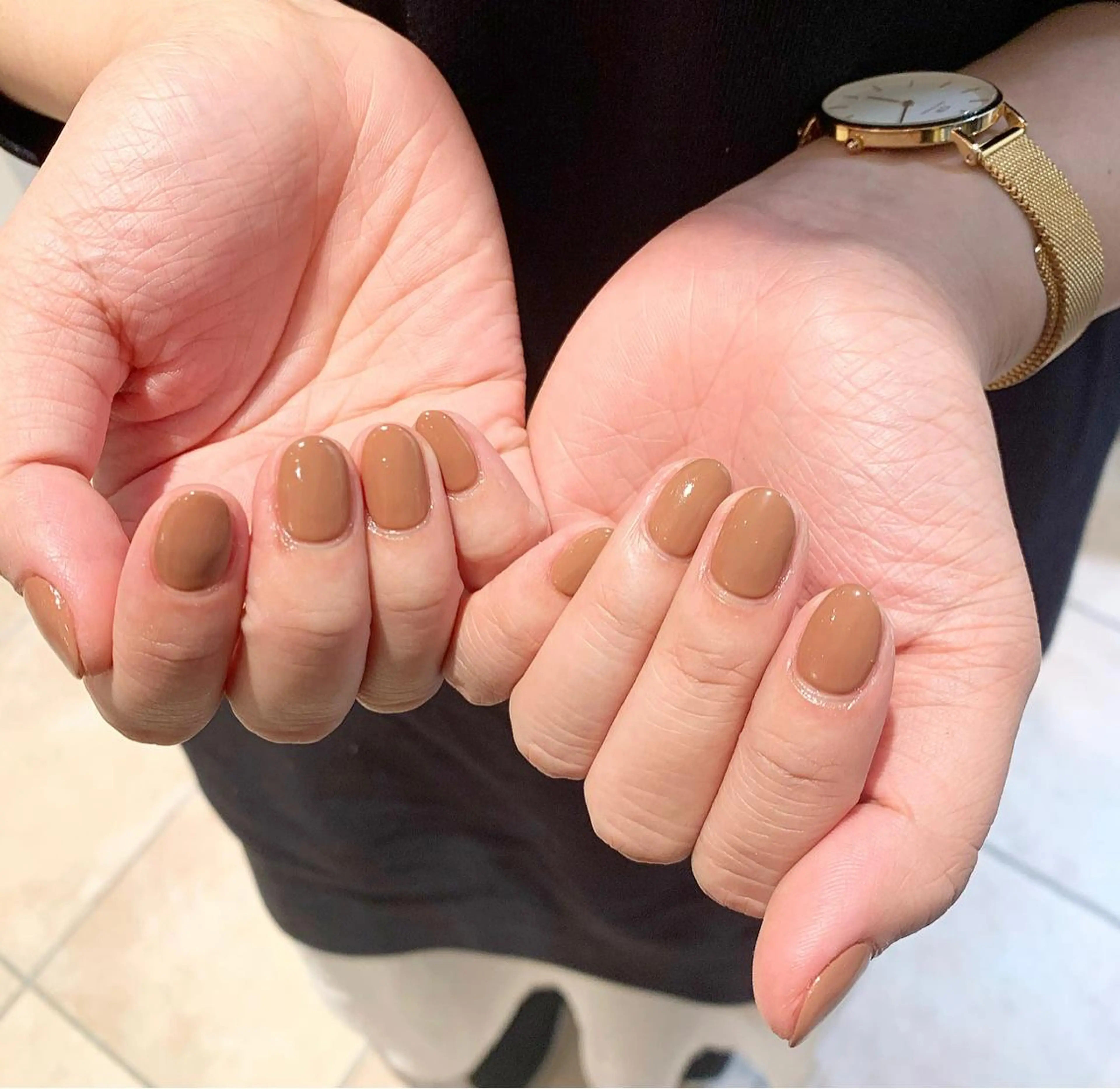 ネイル ブラウン ピンク 佐藤 穂乃香のネイルデザイン