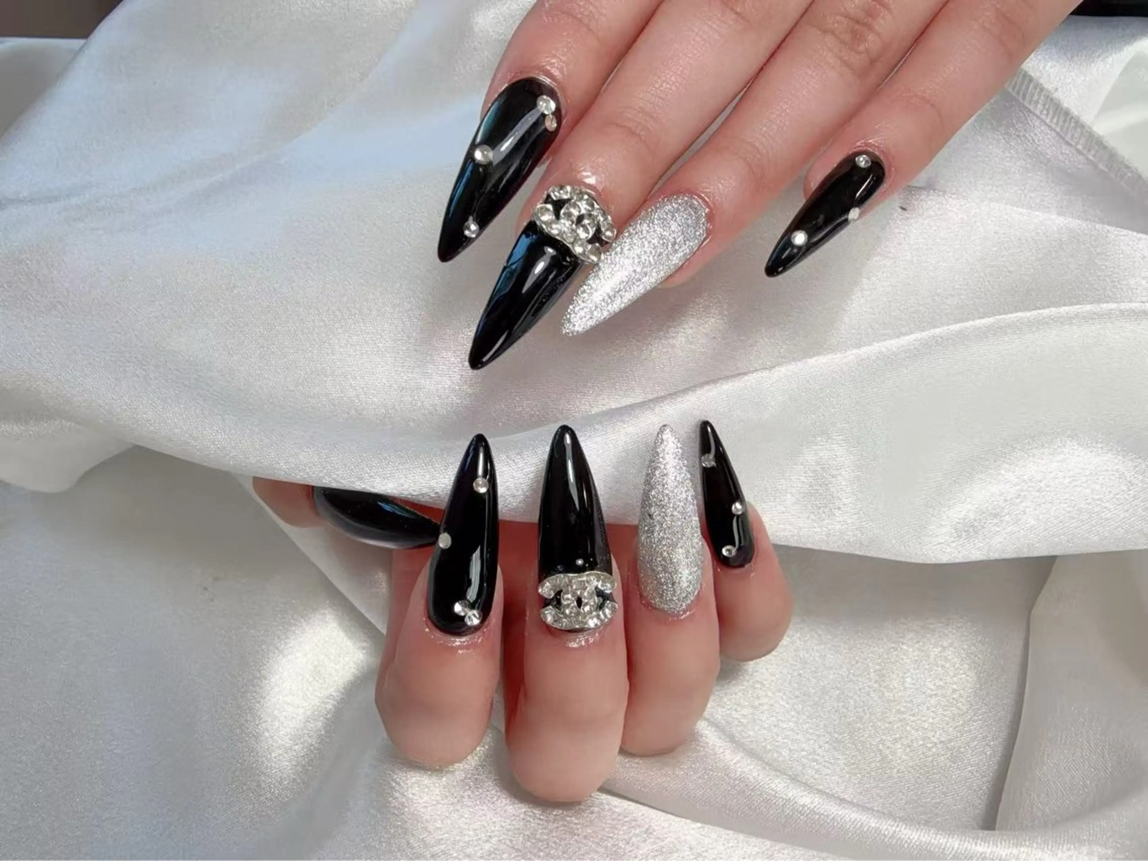 ネイル 長さ出し る るのネイルデザイン