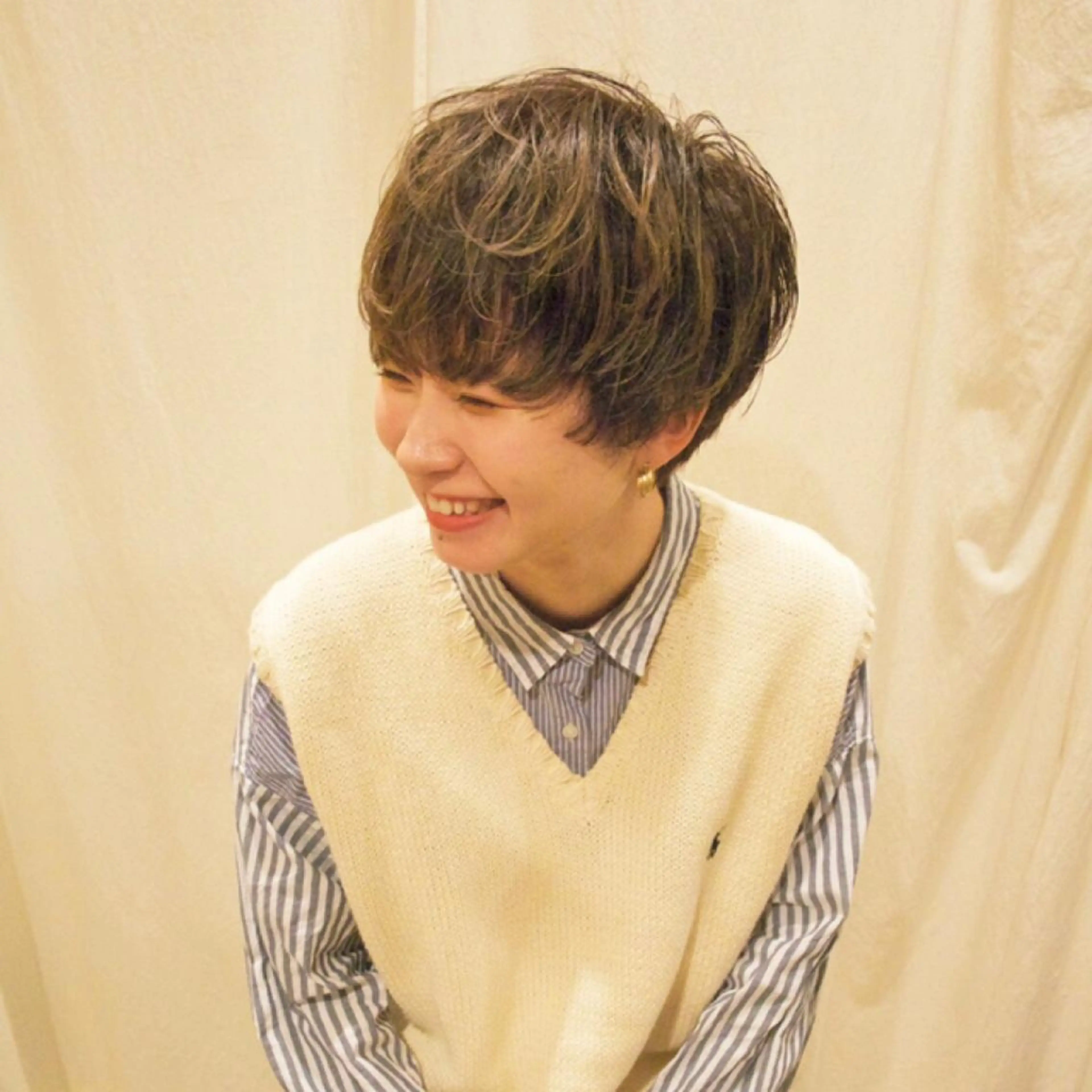 ショート カラー ベージュカラー ブリーチ ダブルカラー ハイライトカラー ハイライト すみとも るなのヘアスタイル