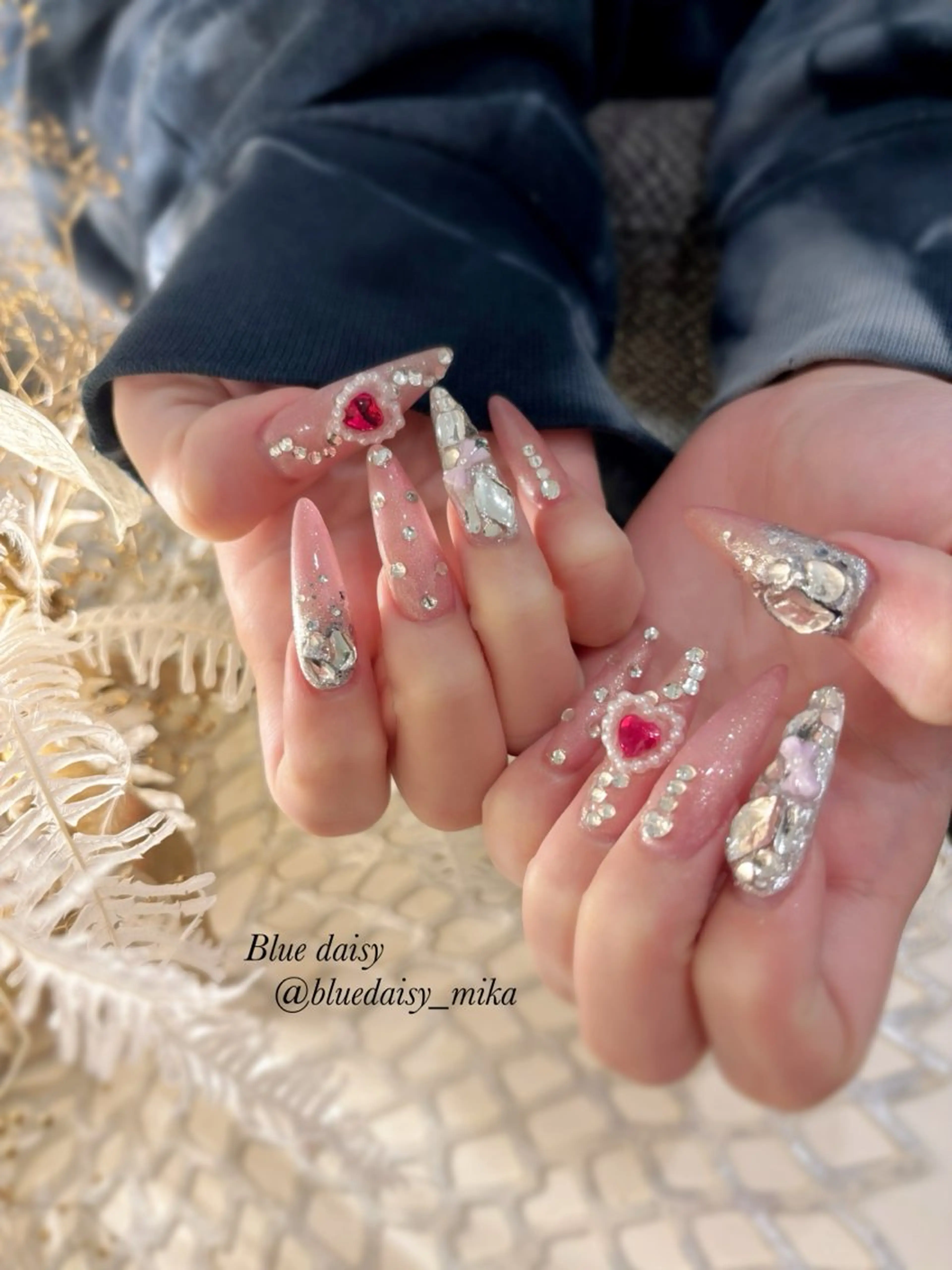 ネイル キラキラネイル Blue daisy 栄本店のネイルデザイン