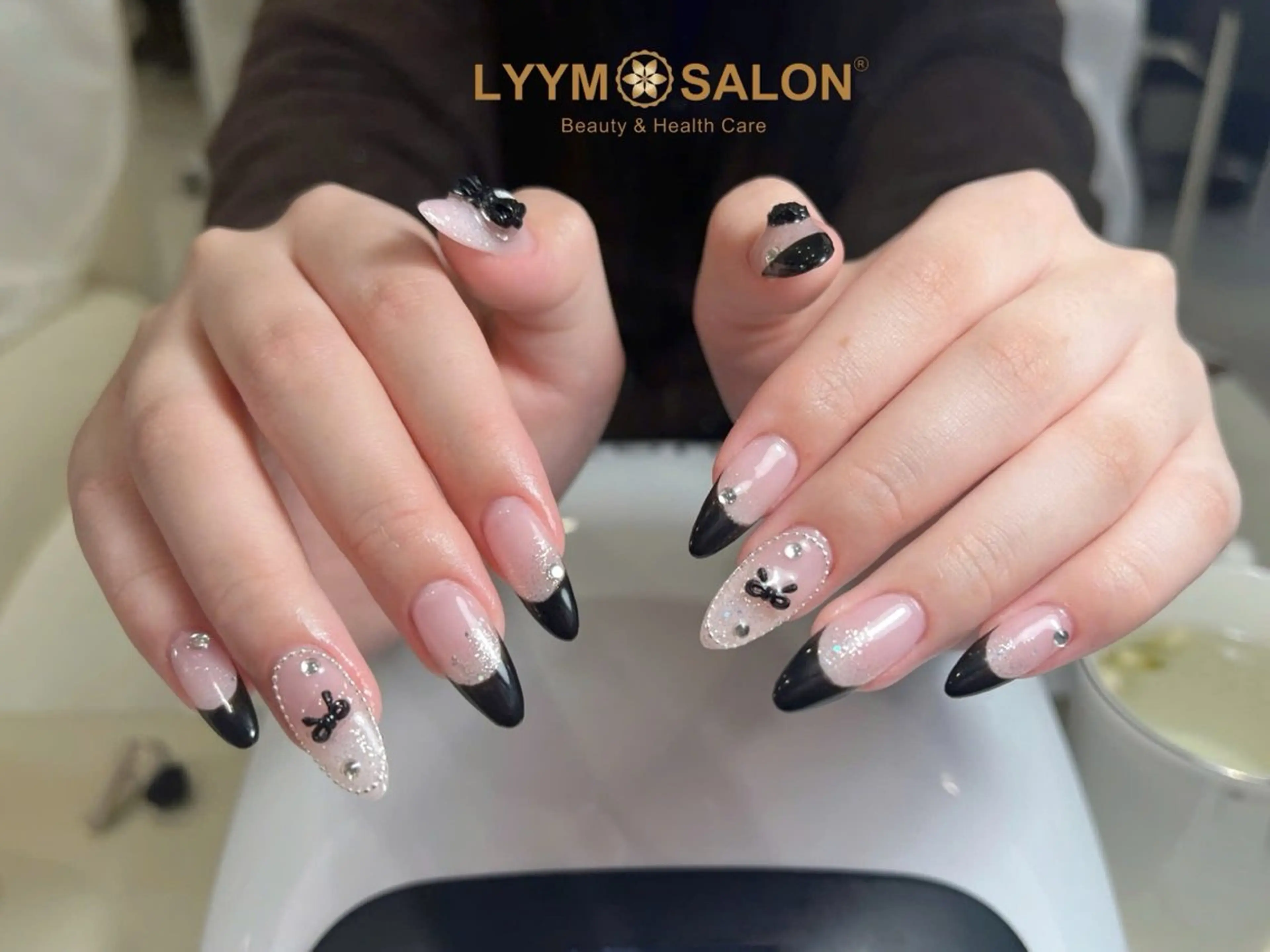ネイル アートネイル フレンチネイル 韓国ネイル リボン ハンドネイル LYYM Salonのネイルデザイン