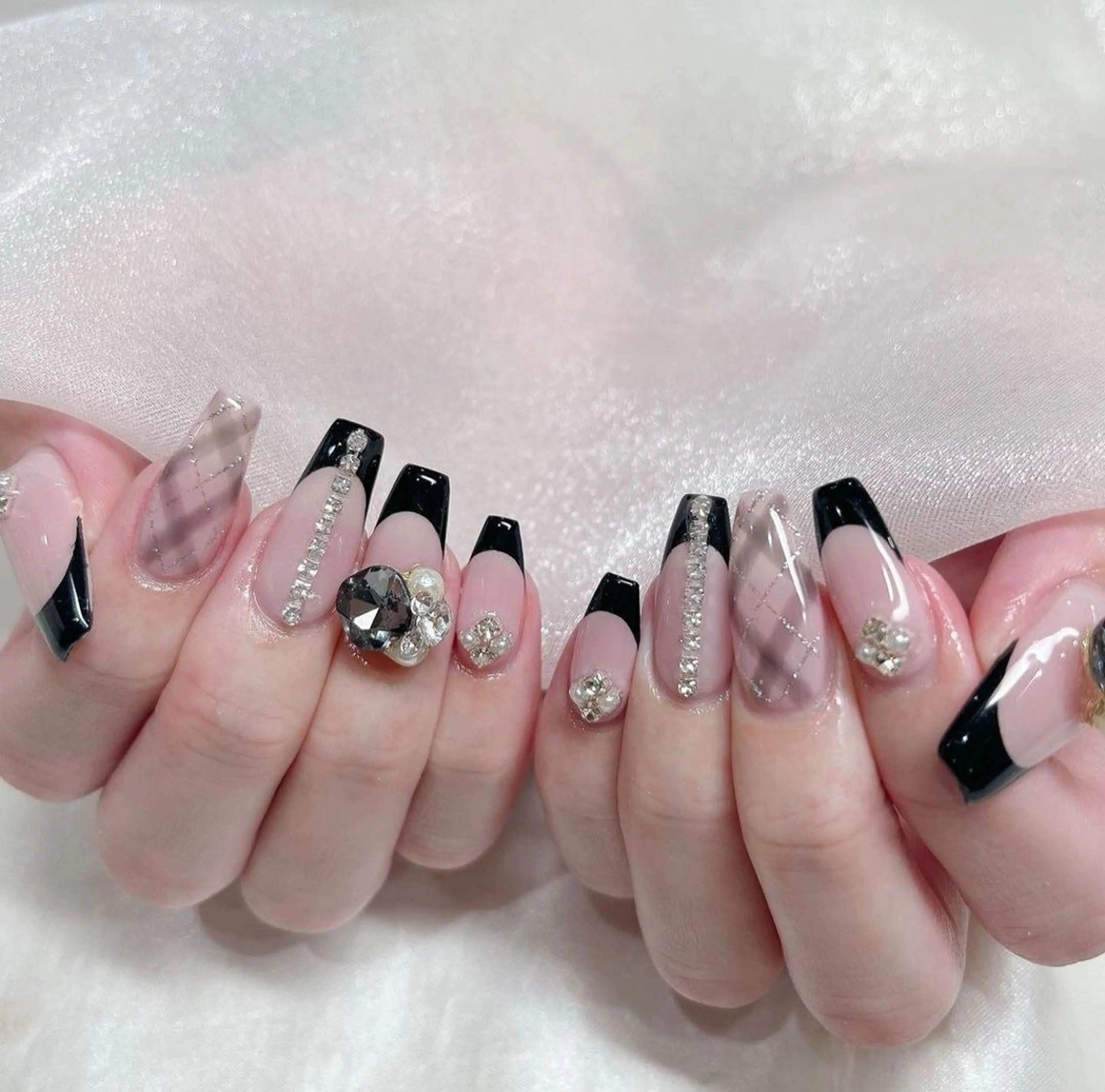 ネイル アートネイル フレンチネイル ジェルネイル ガーリー グラデーション ハンドネイル AIN Nailのネイルデザイン